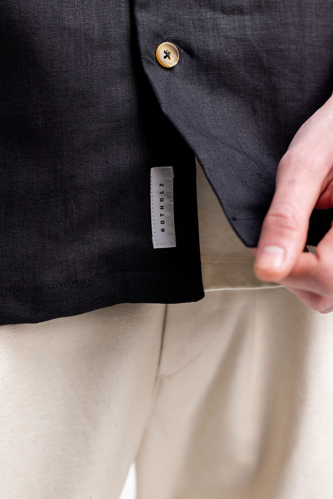 Chemisette noire en lin - bowling black linen