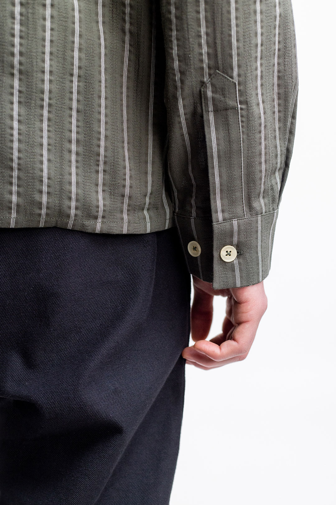 Chemise rayée en coton bio | Vert olive "square shirt olive stripe"