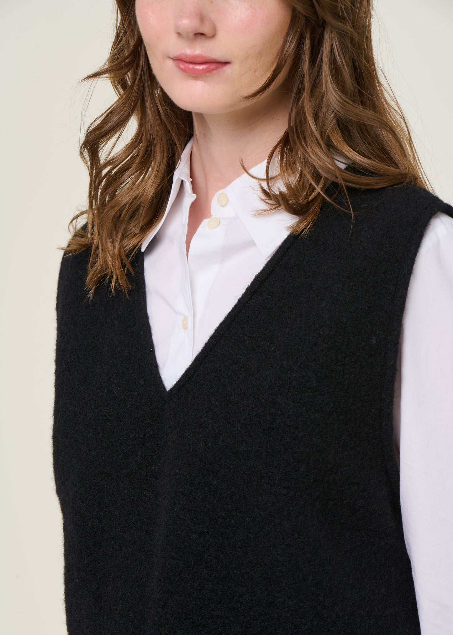 pull sans manches en laine et coton bio | anthracite "cropped vest wool-blend - soft black"