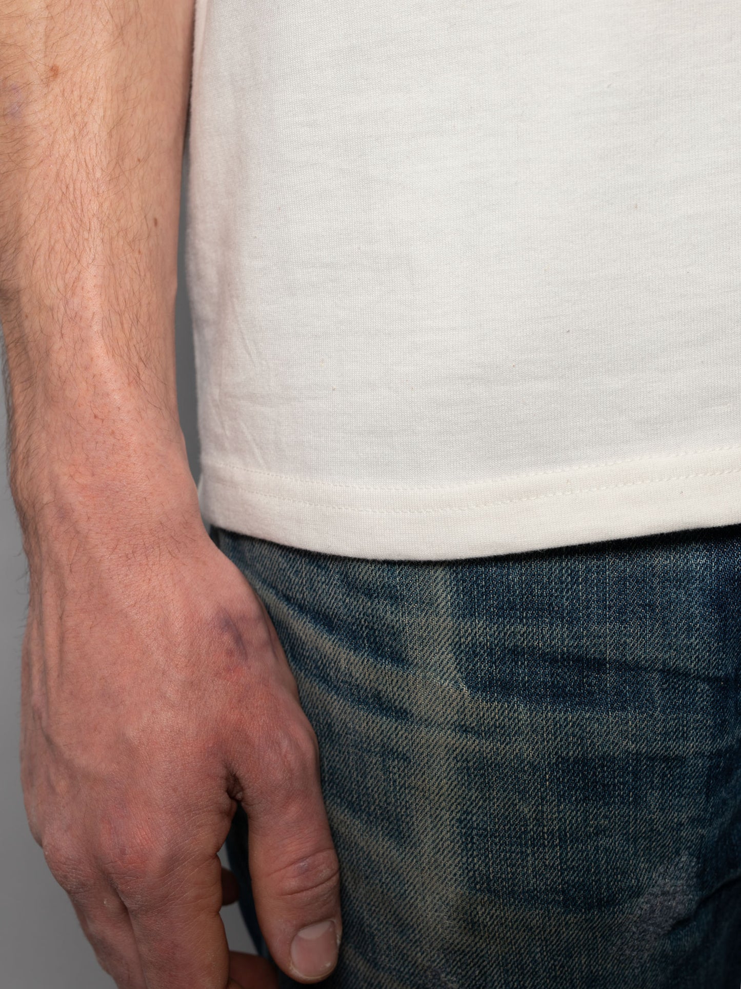 T-shirt blanc logo Nudie Jeans en coton bio - Roy Logo Tee Offwhite