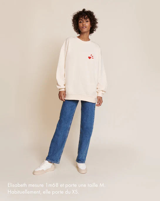 Sweat brodé en coton bio | crème "sweat l'amour est déclaré  crème rouge"