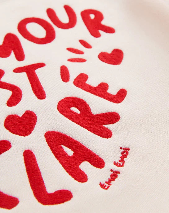 Sweat brodé en coton bio | crème "sweat l'amour est déclaré  crème rouge"