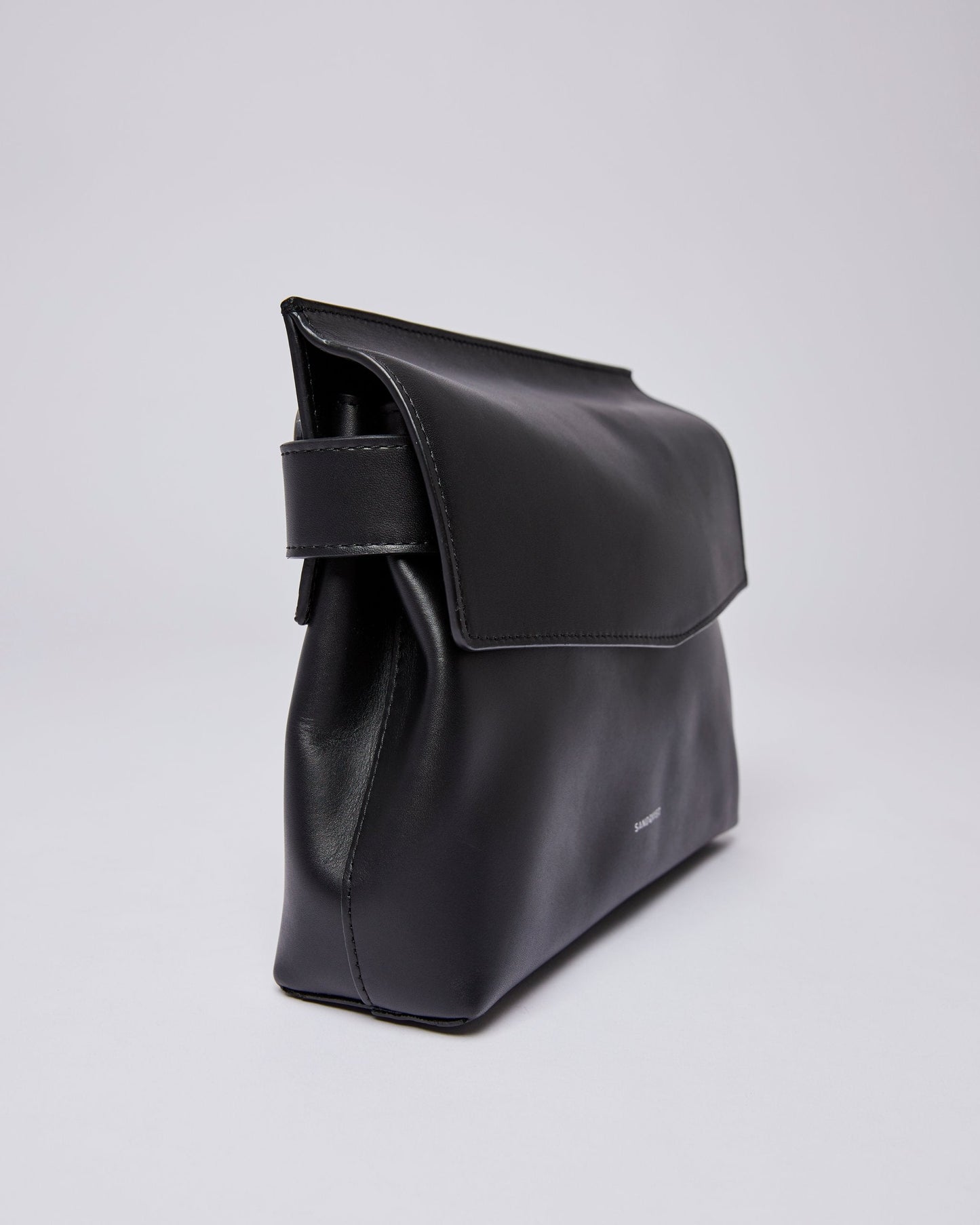 Sac à bandoulière en cuir certifié | noir "signe black"