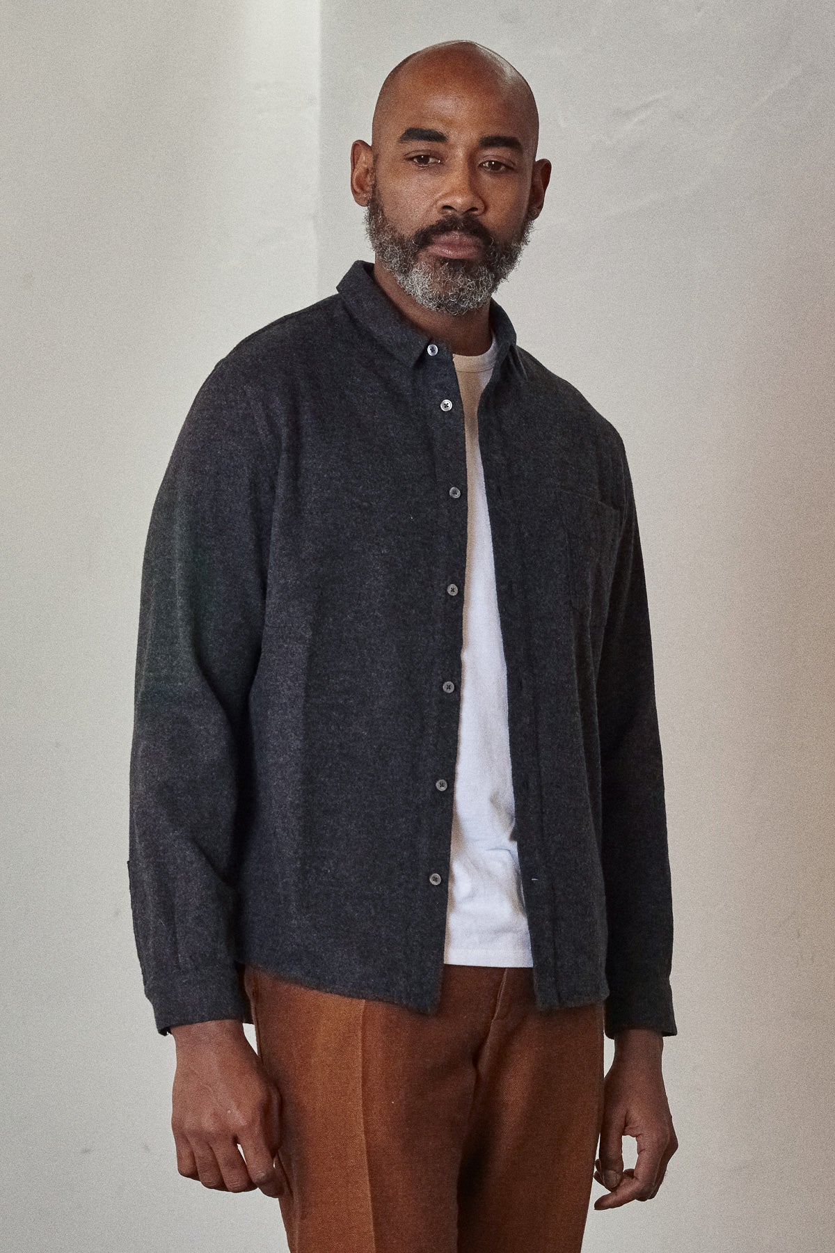 chemise droite flanelle en coton bio | gris foncé "simon shirt - eco coal flannel"