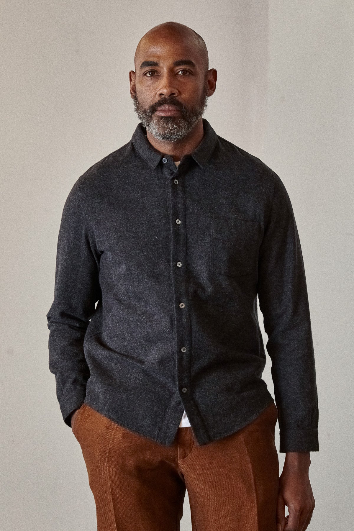 chemise droite flanelle en coton bio | gris foncé "simon shirt - eco coal flannel"