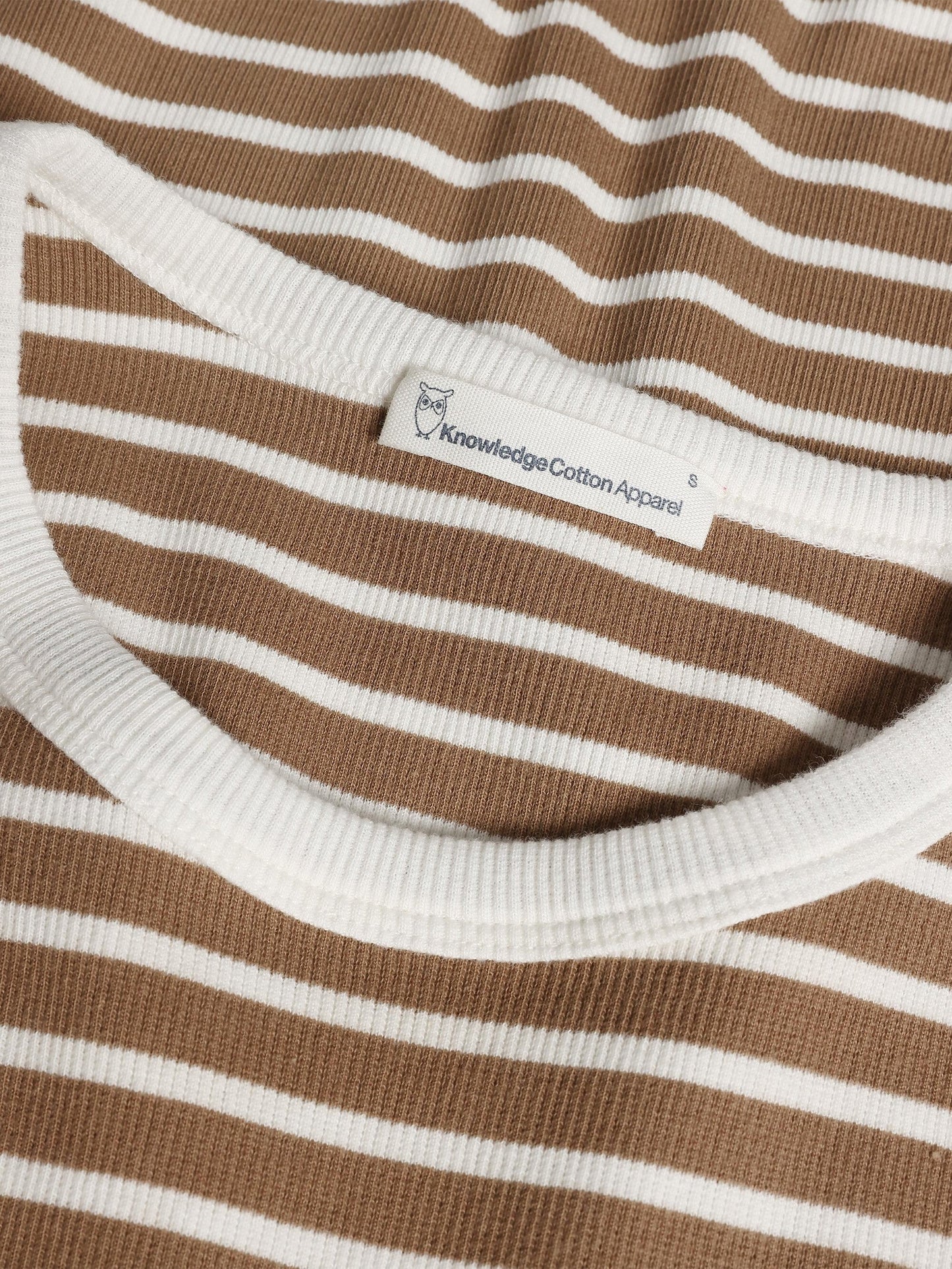 Débardeur en coton biologique | marron "striped racer rib top - dark brown stripe"