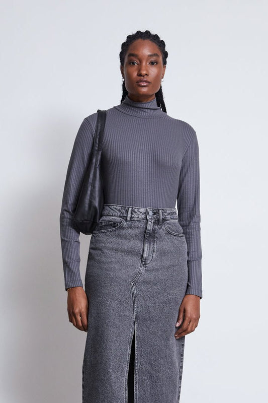 Col roulé côtelé en tencel | gris "mio - dark grey"