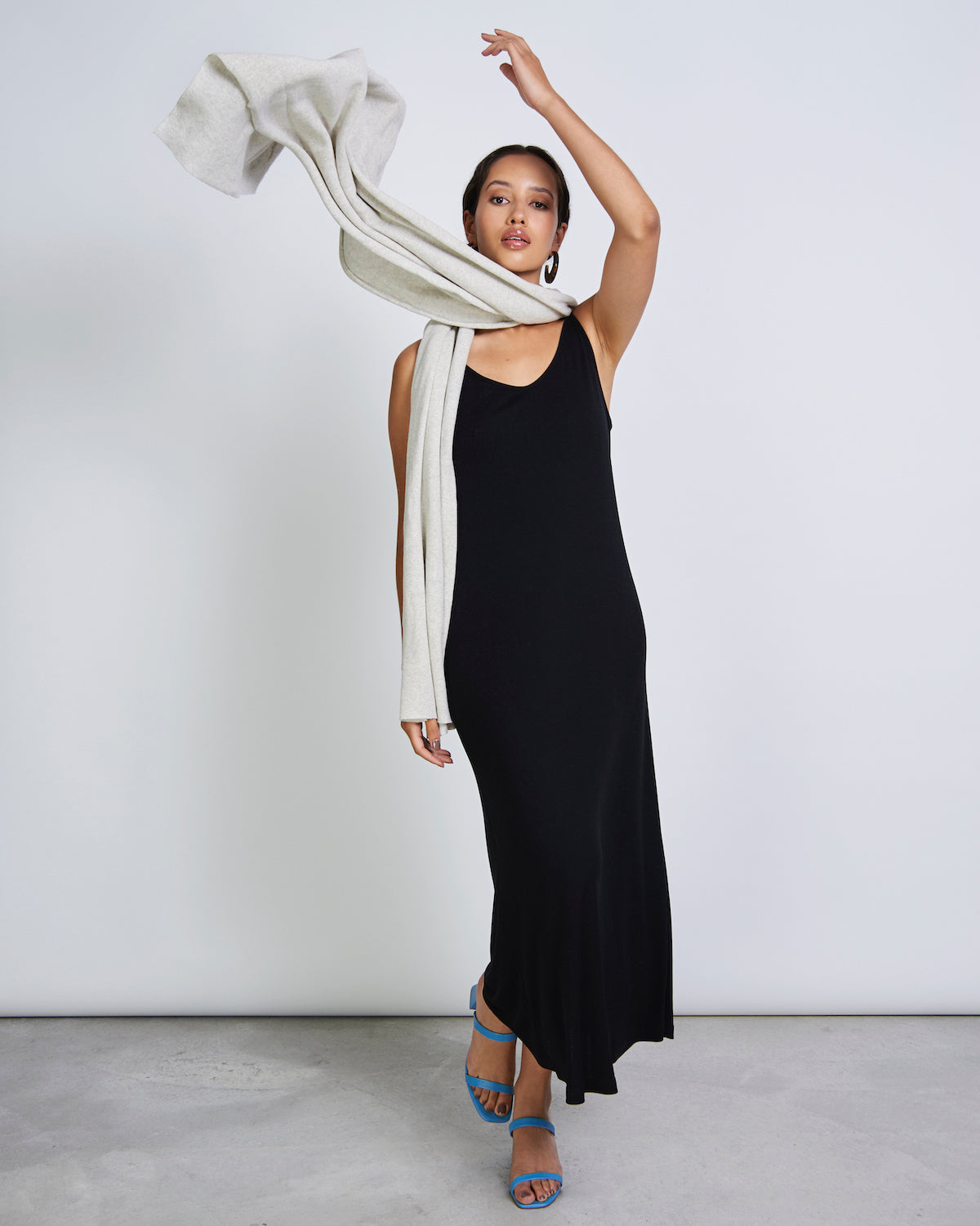 Robe longue noire en tencel - triangle midi