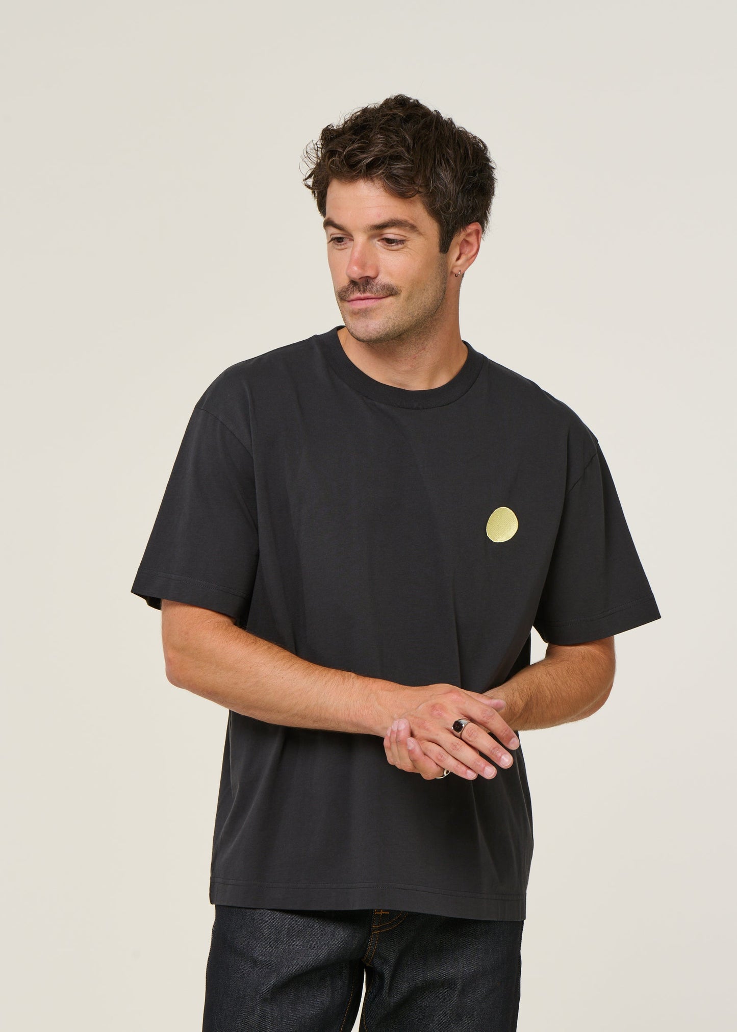 T-shirt oversize en coton bio | noir "cafe de minuit noir - carbon black"