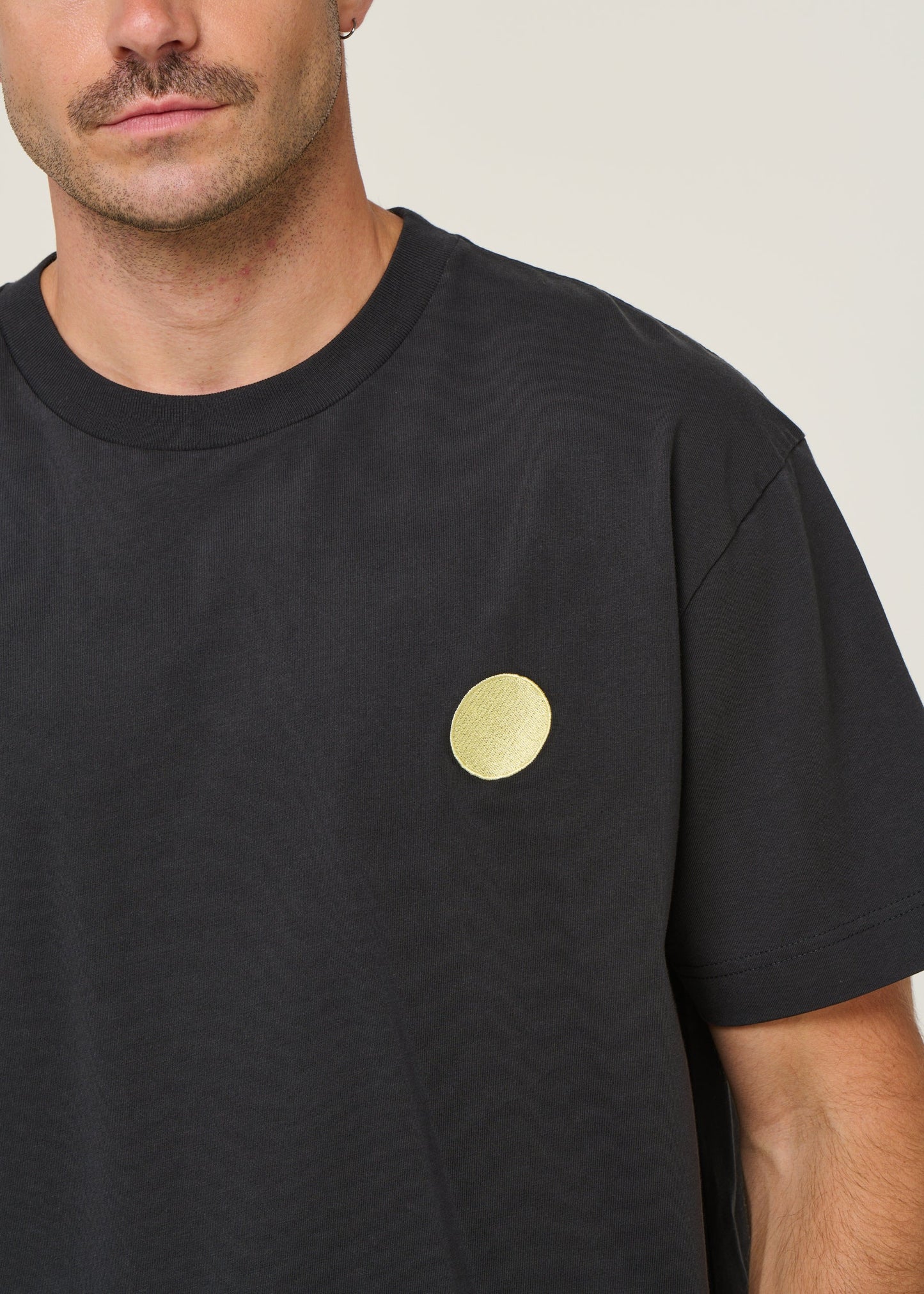 T-shirt oversize en coton bio | noir "cafe de minuit noir - carbon black"