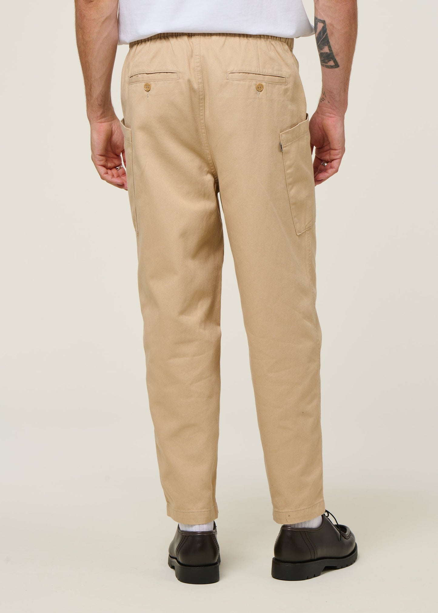 Pantalon large cargo en coton bio | crème "cream max pants"