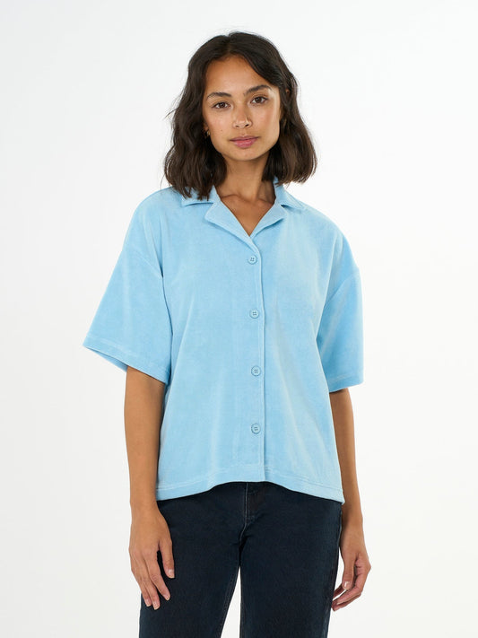 Chemise éponge bleu ciel en coton bio et matière recyclée - woven terry airy blue