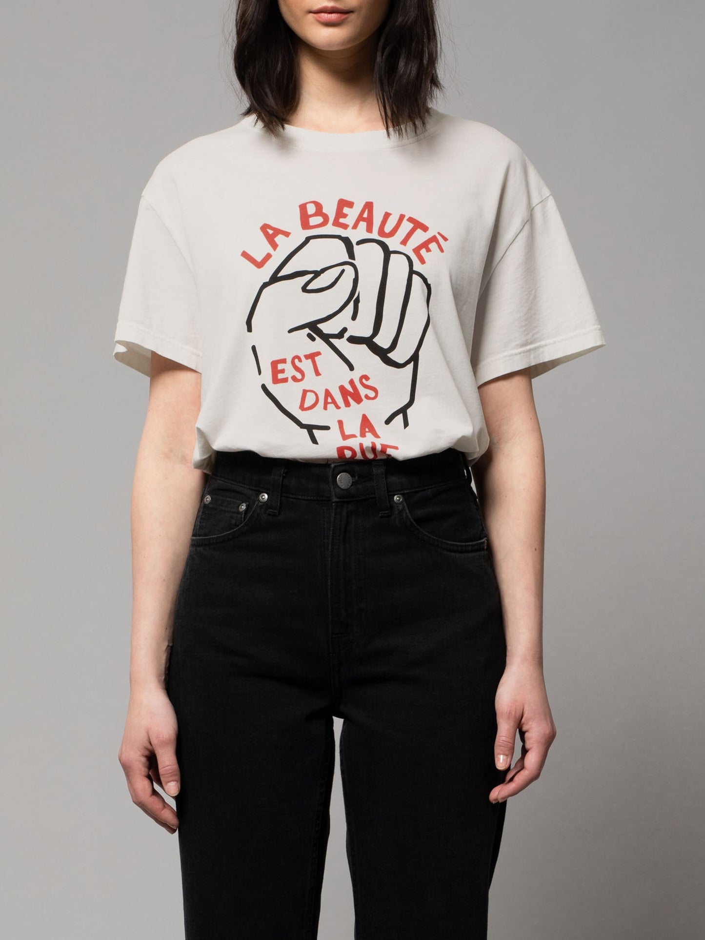 T-shirt imprimé blanc en coton bio - tina dans la rue