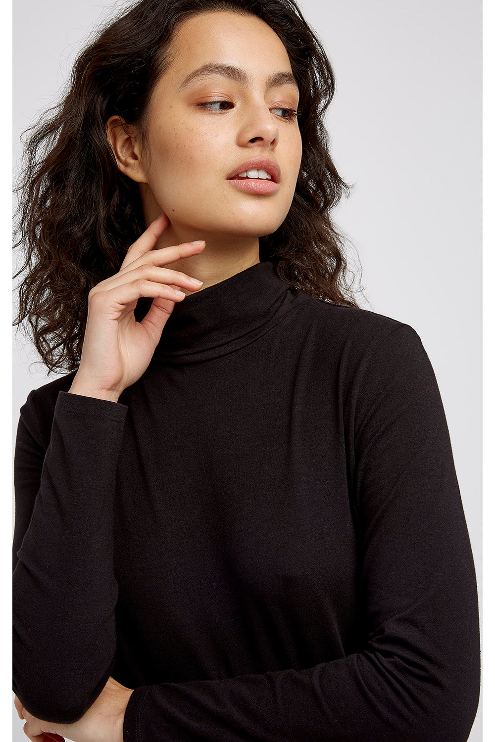 T-shirt manches longues col roulé noir en coton bio - laila