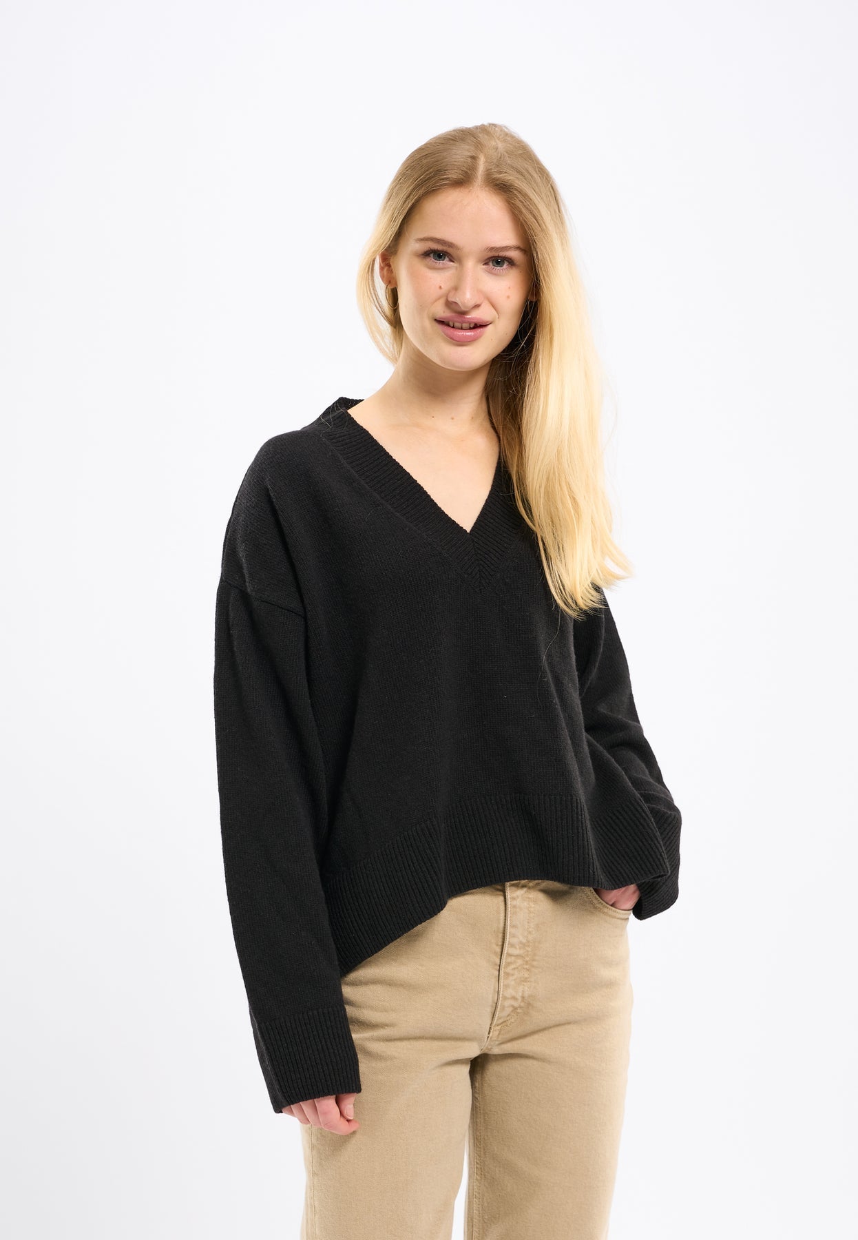 Pull ample col v noir en laine mérinos bio - neck long sleeved merino black jet