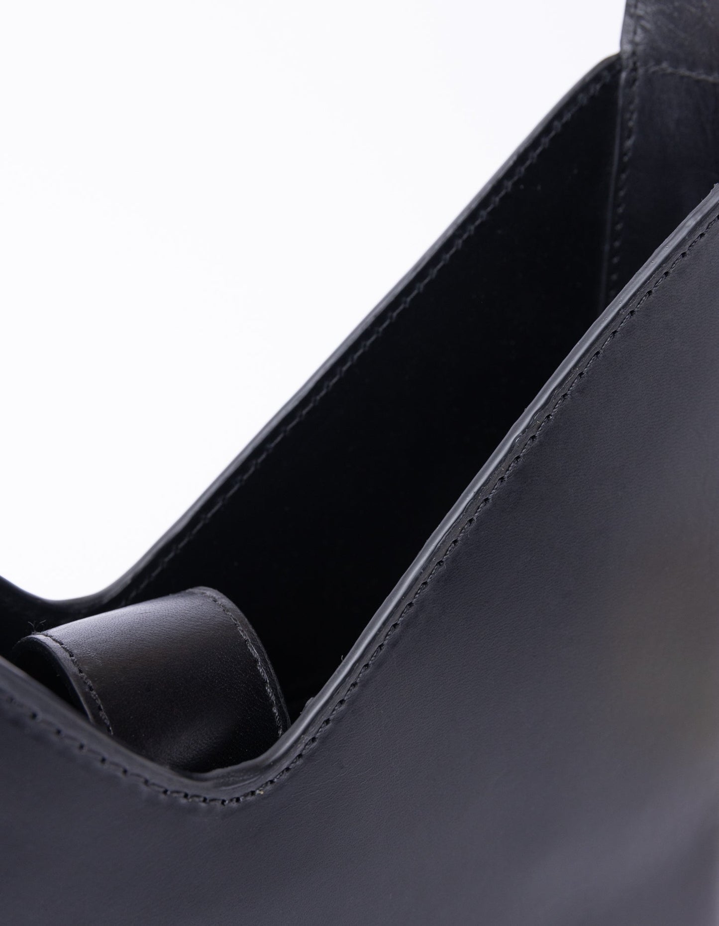Sac à main en cuir tannage végétal | noir "Vicky black classic leather"