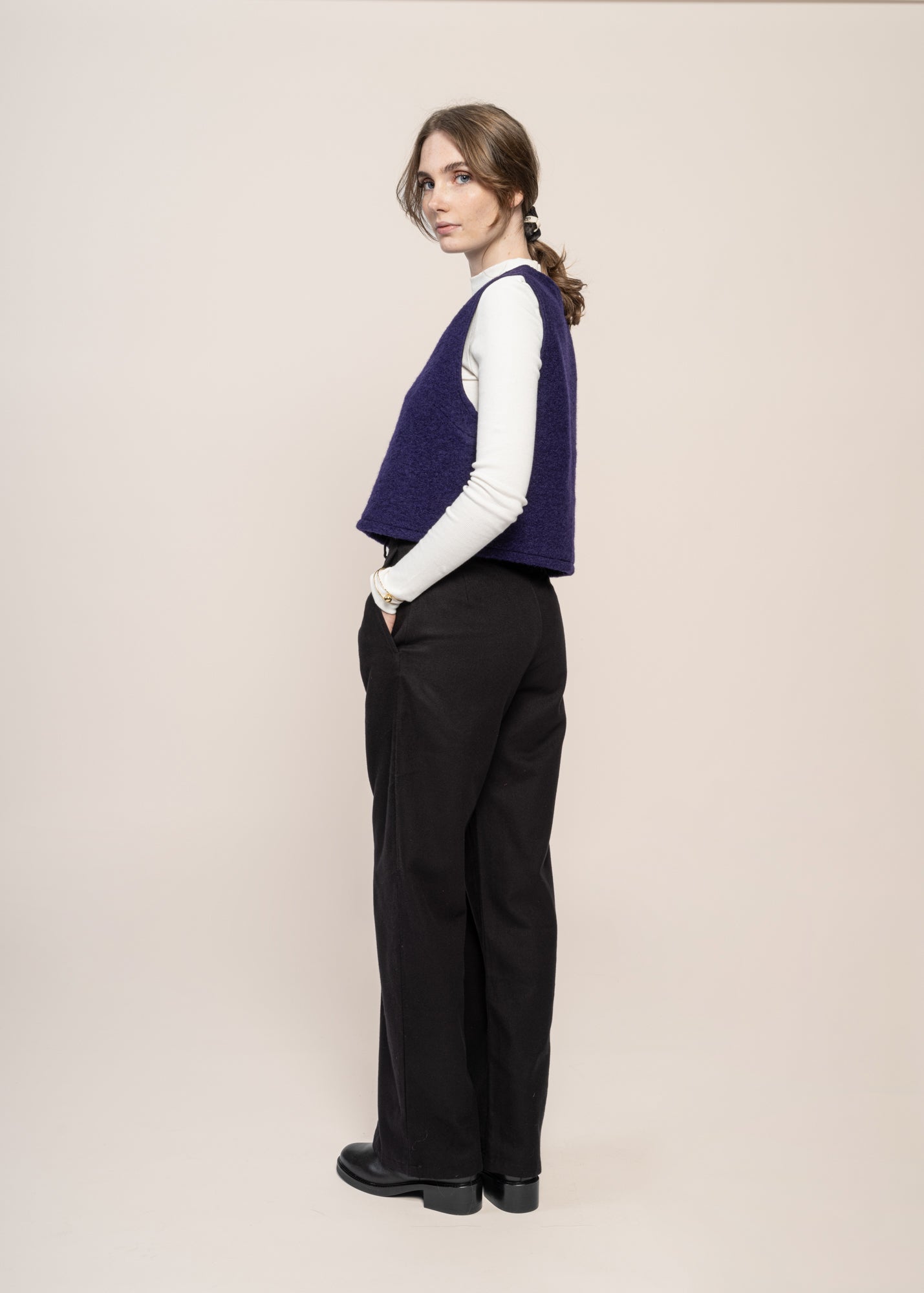 Pull sans manches en laine bio | violet "vest wool blend - deep purple"