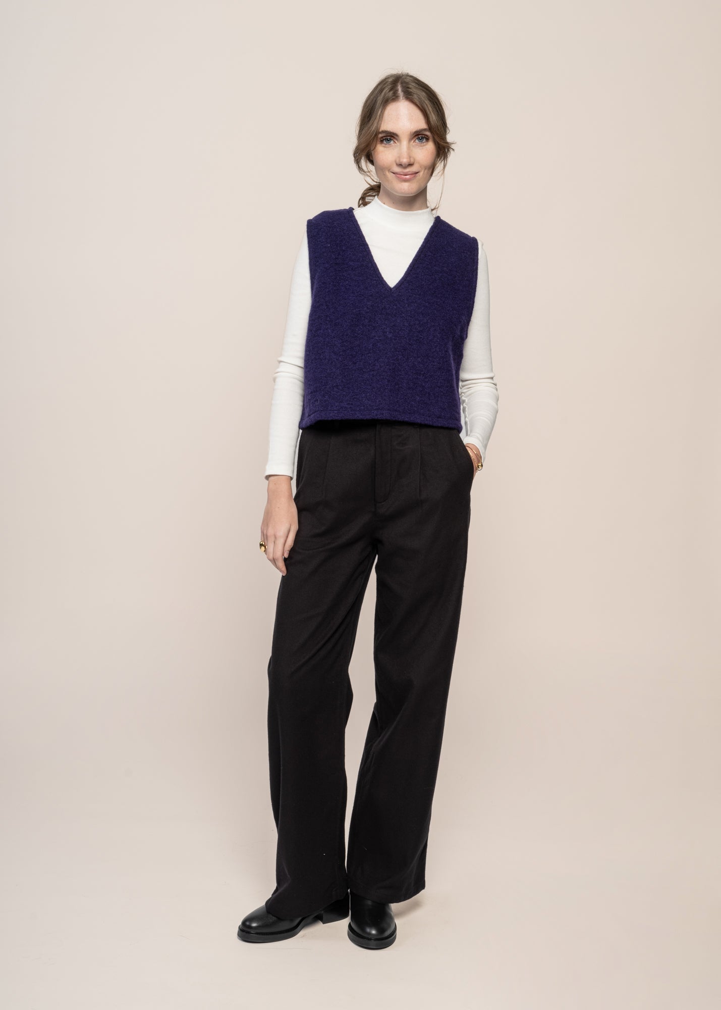 Pull sans manches en laine bio | violet "vest wool blend - deep purple"