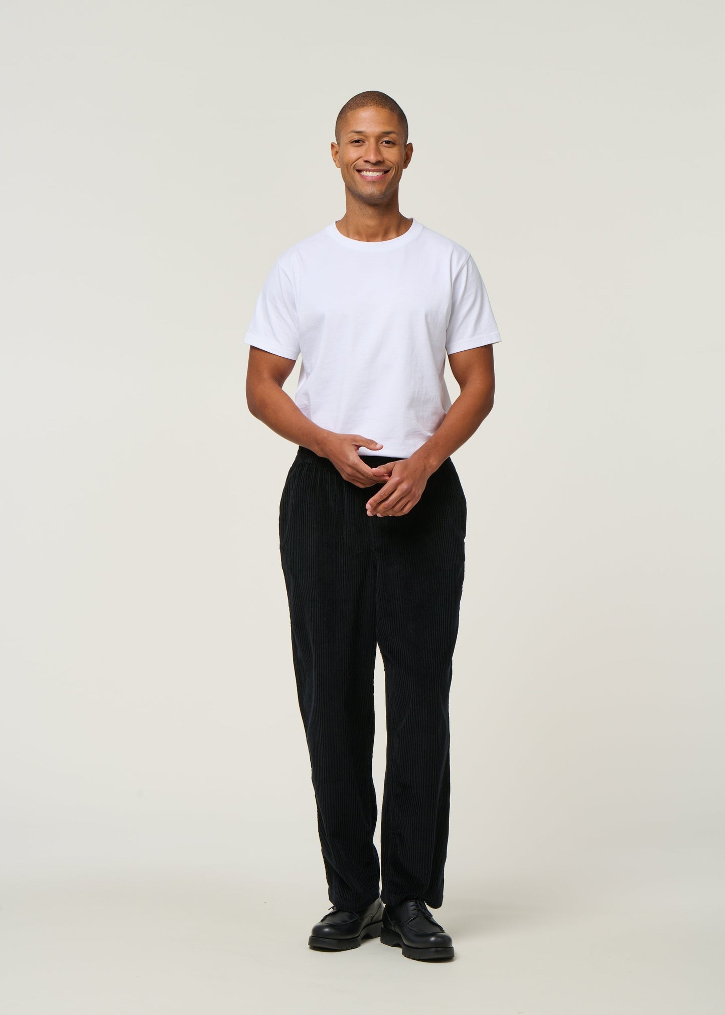 Pantalon large velours côtelé en coton bio | noir "cord wide pant - true black"