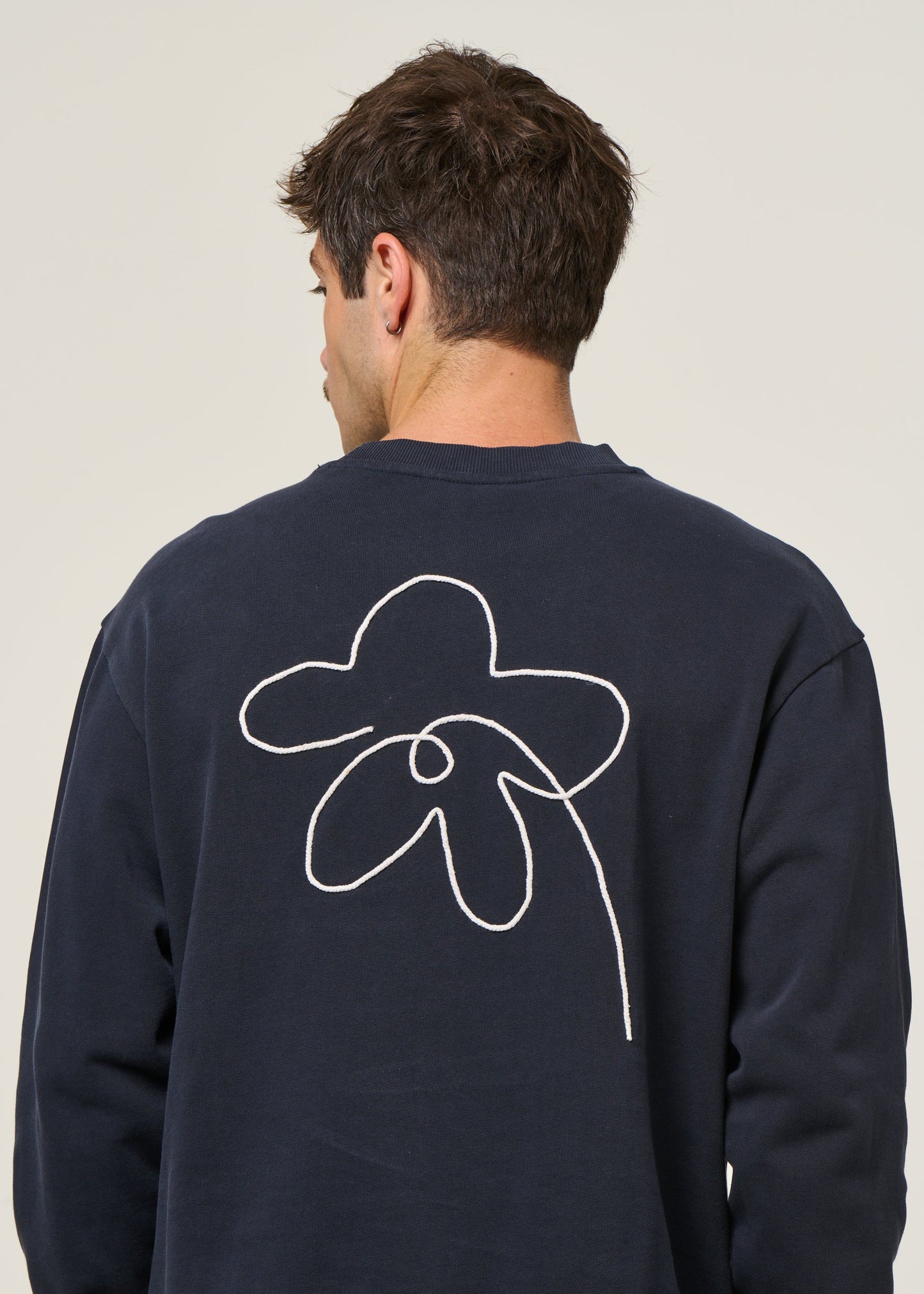 Sweatshirt brodé en coton bio | bleu "flower rope navy leon sweatshirt - blue"