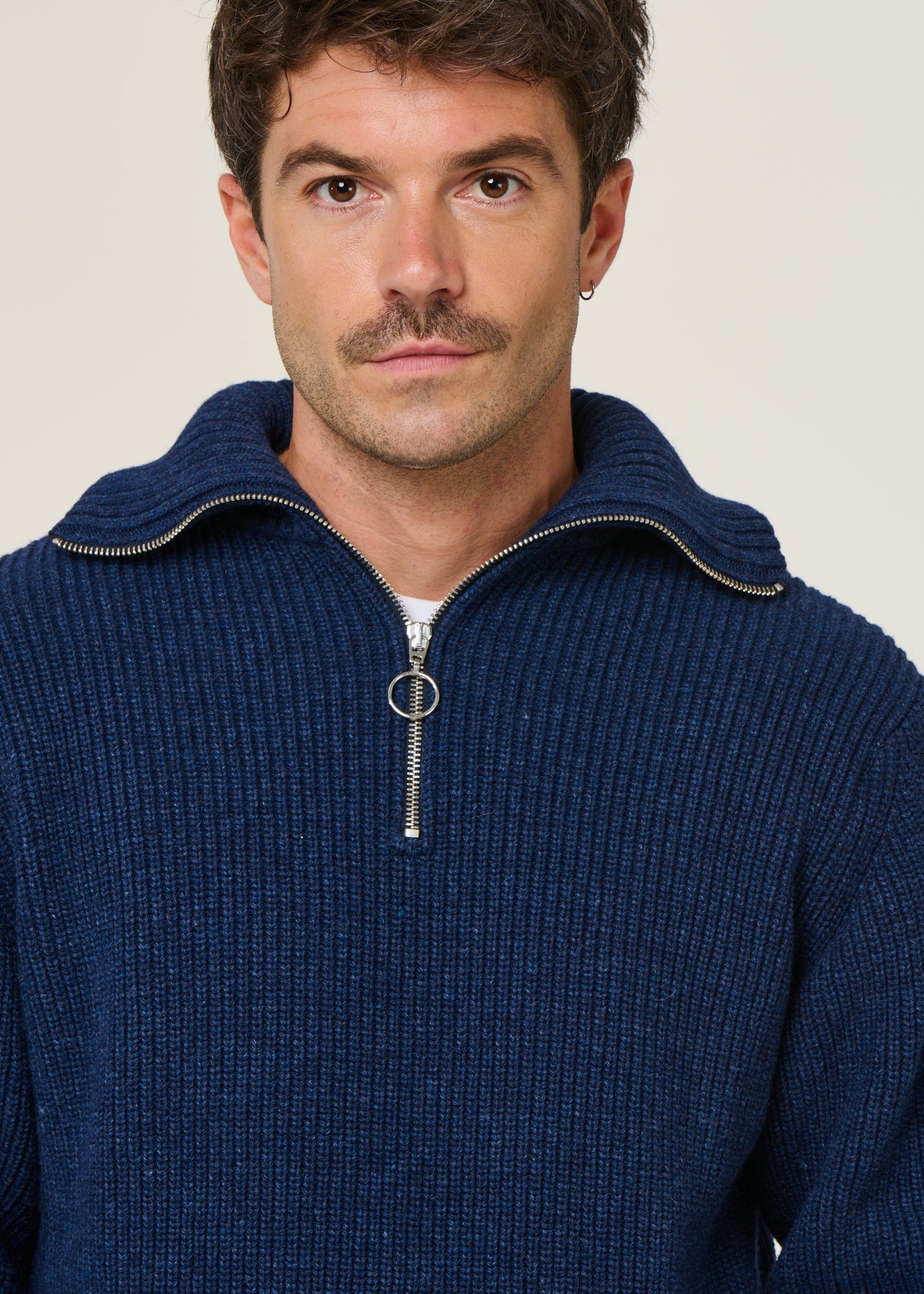 Pull maille col zippé en laine recyclée | bleu "heavy knit troyer wool-blend - blue melange"