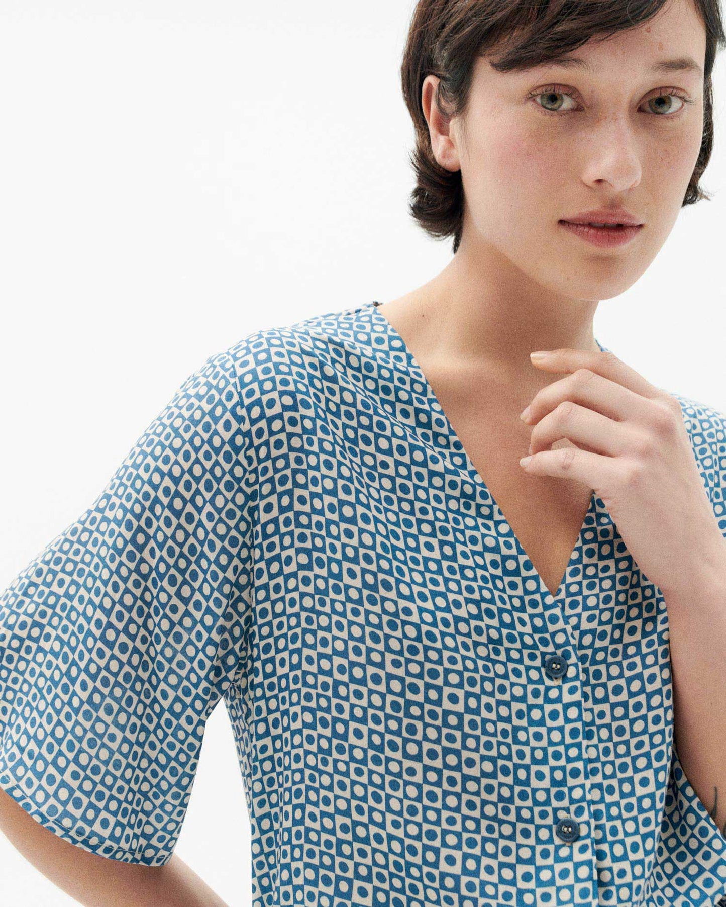 Chemise bleue à motifs en ecovero - blue small spots libelula blouse