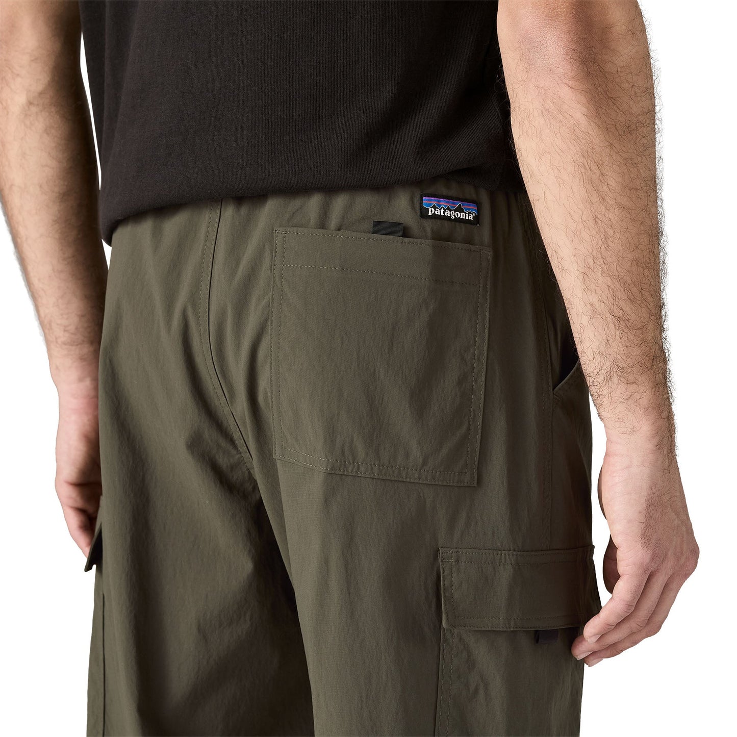 Pantalon en netPlus® (Nylon recyclé) | vert "M's outdoor everyday pants - pine needle green"