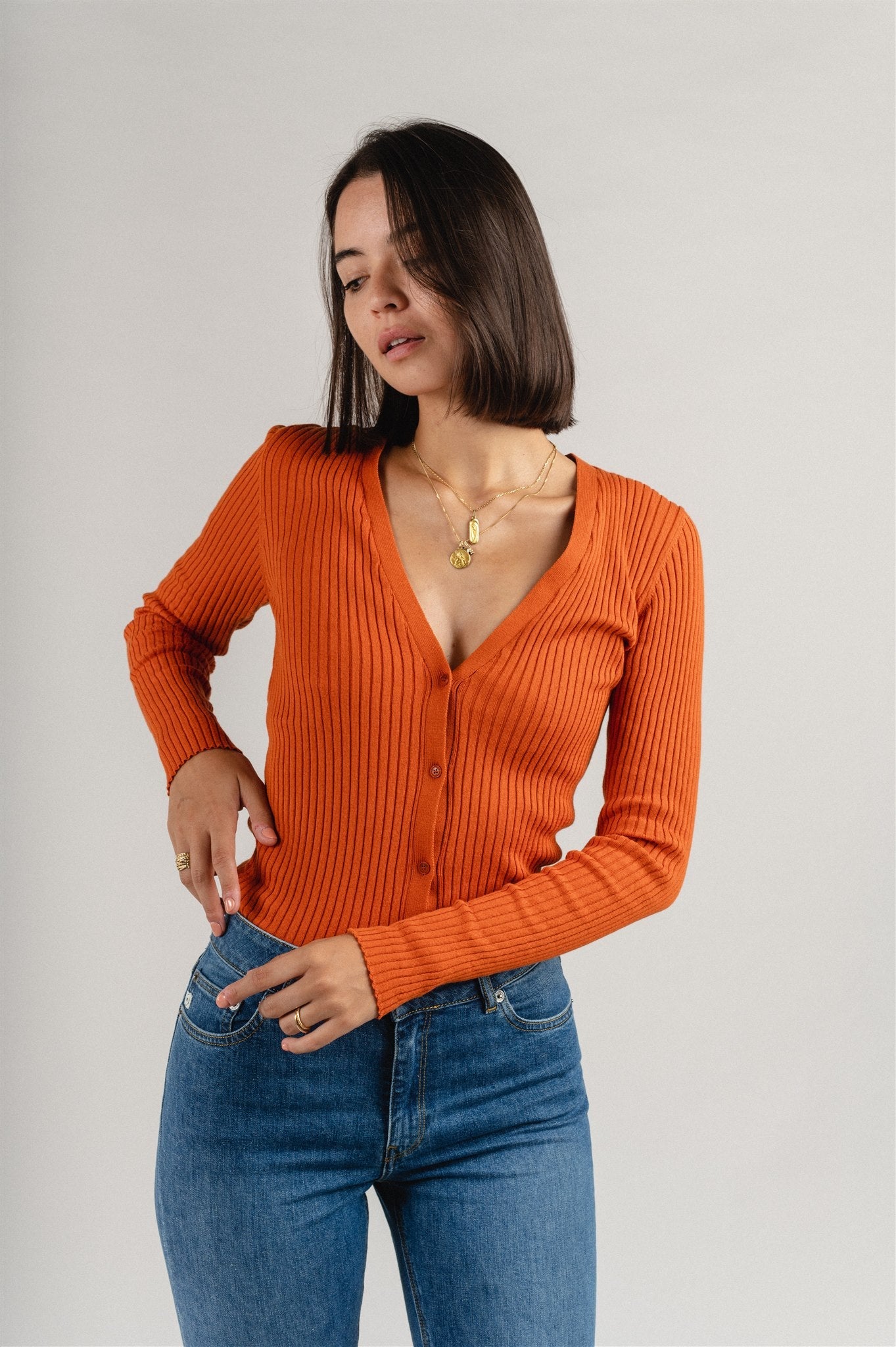 Cardigan fin orange foncé en coton bio - tinnaa burnt