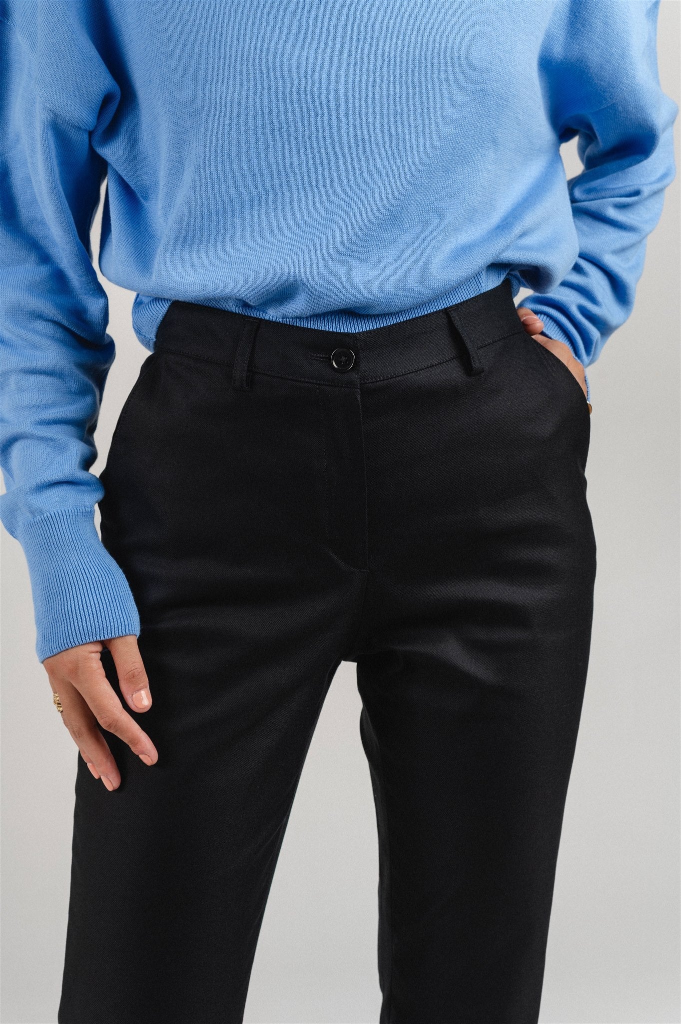 Pantalon droit noir en coton bio et ecovero- tatnaa black