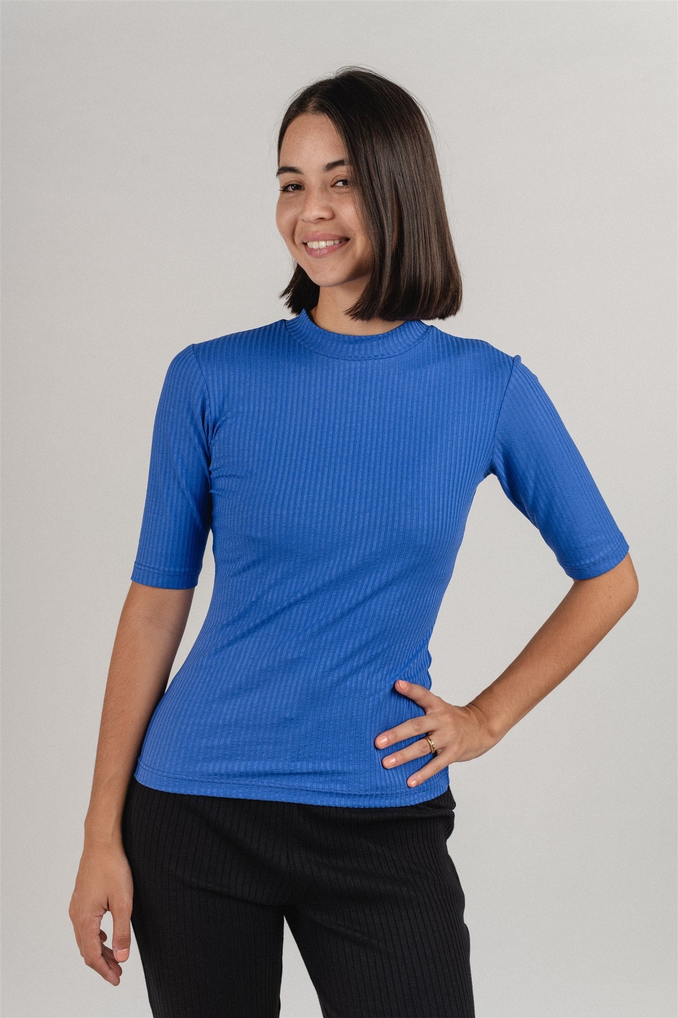 T-shirt côtelé col cheminée en tencel | Bleu "nina dark azure"