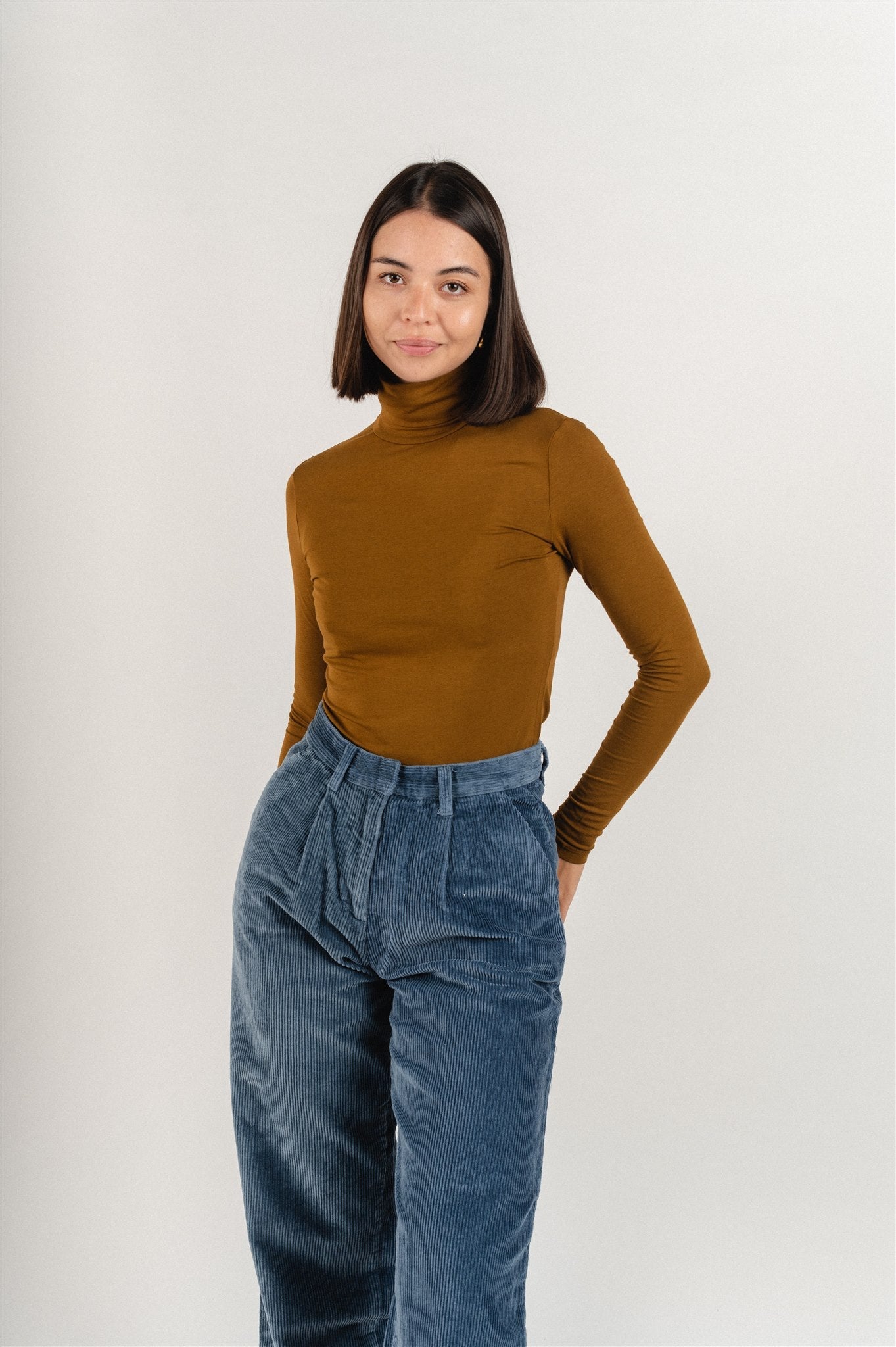 Col roulé camel en coton bio et modal - ester monks robe