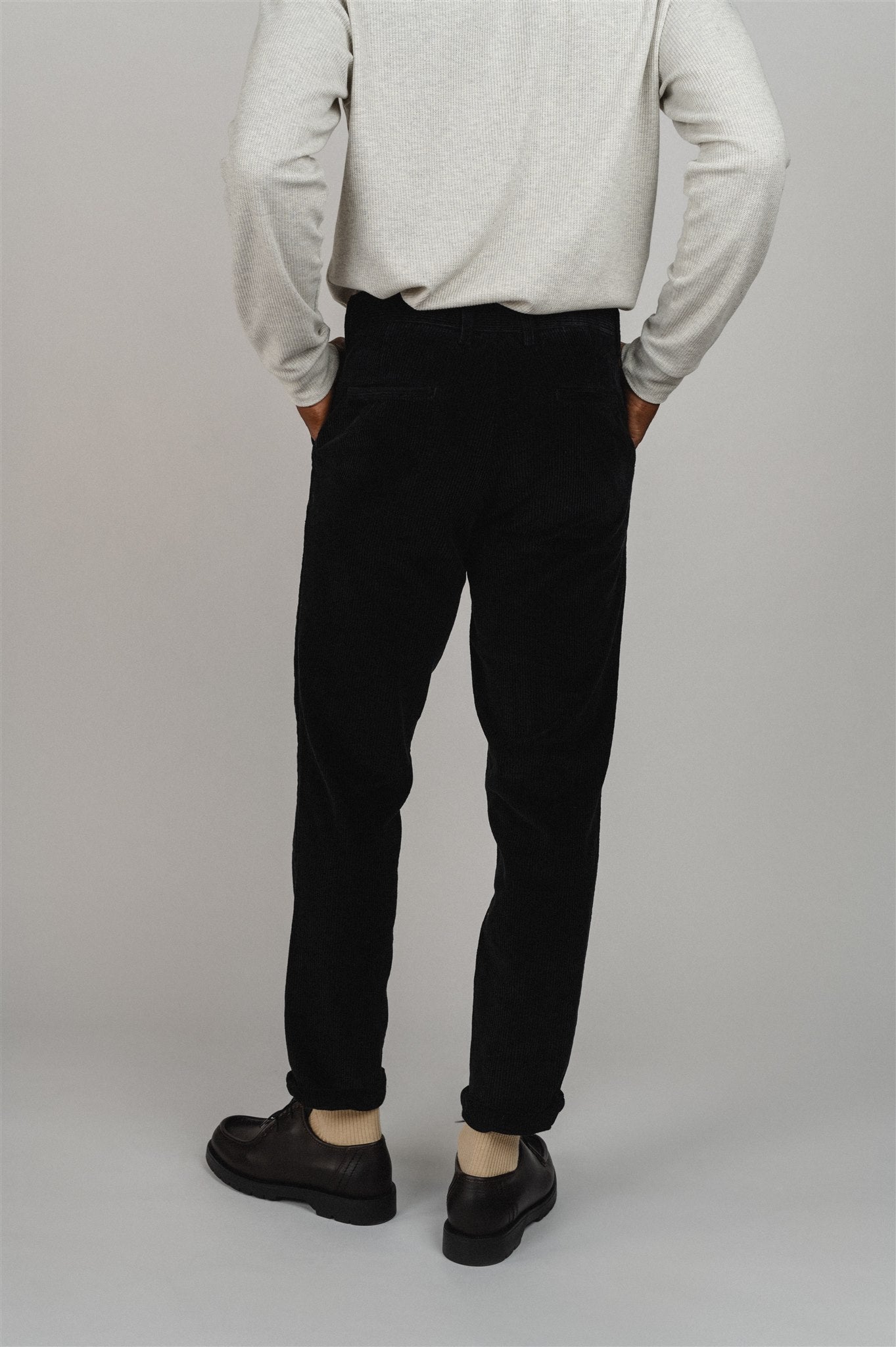 Pantalon chino droit noir en velours en coton bio - chuck Black Jet