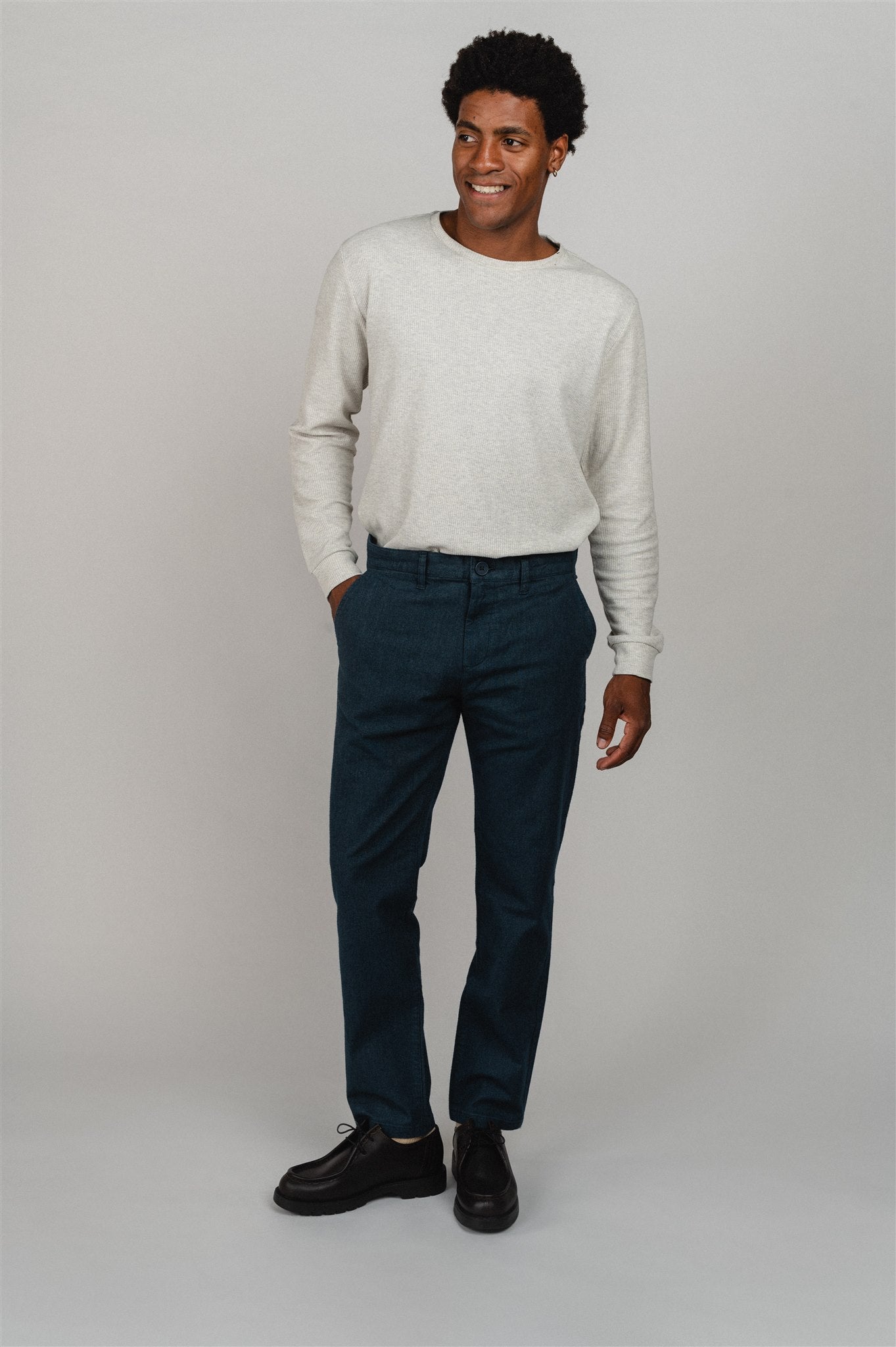 Chino slim bleu nuit en flanelle de coton bio - luca slim flannel chino total eclipse