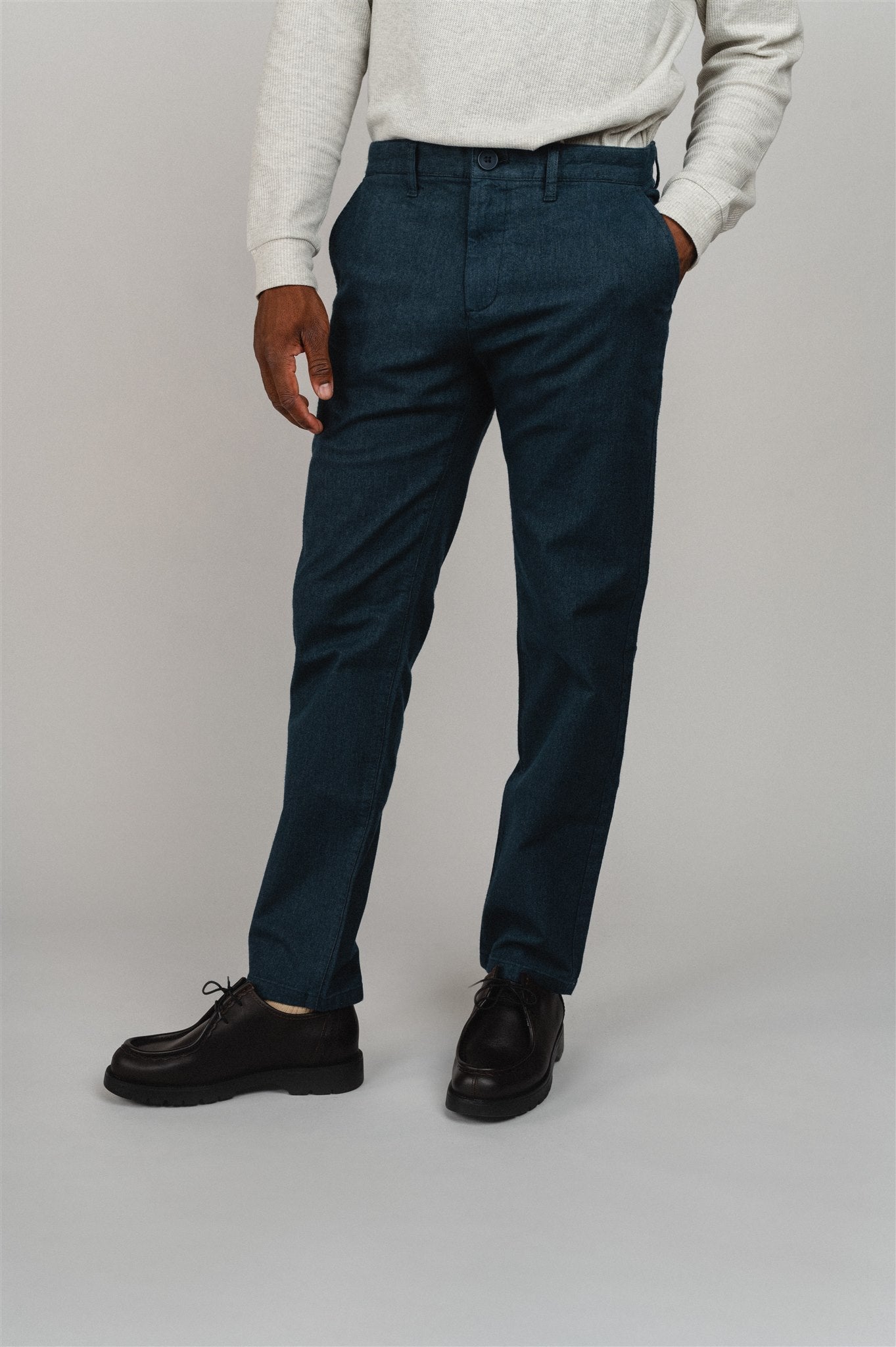 Chino slim bleu nuit en flanelle de coton bio - luca slim flannel chino total eclipse