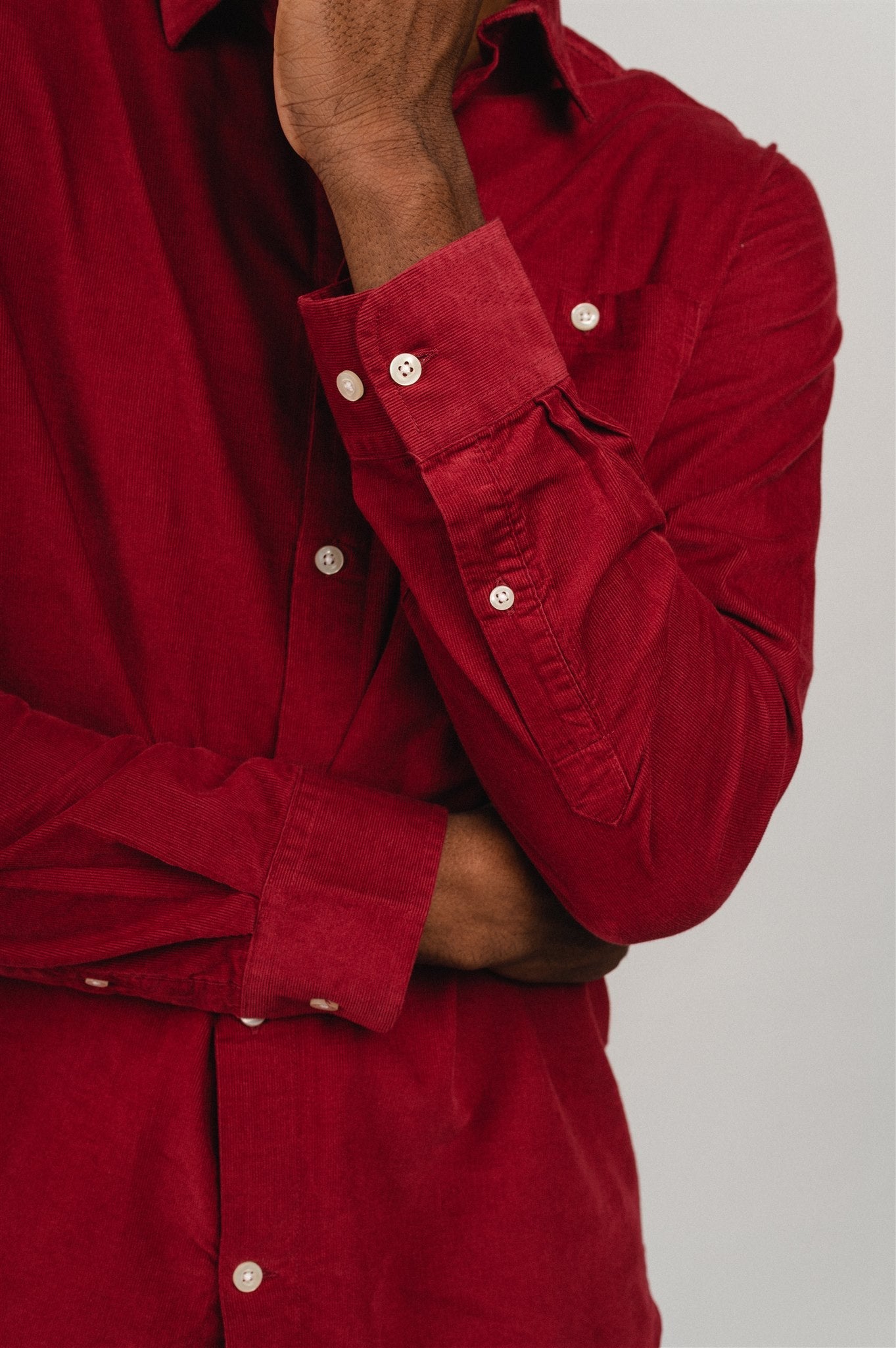 Chemise rouge en velours fin de coton bio - baby cord custom fit shirt rhubarb