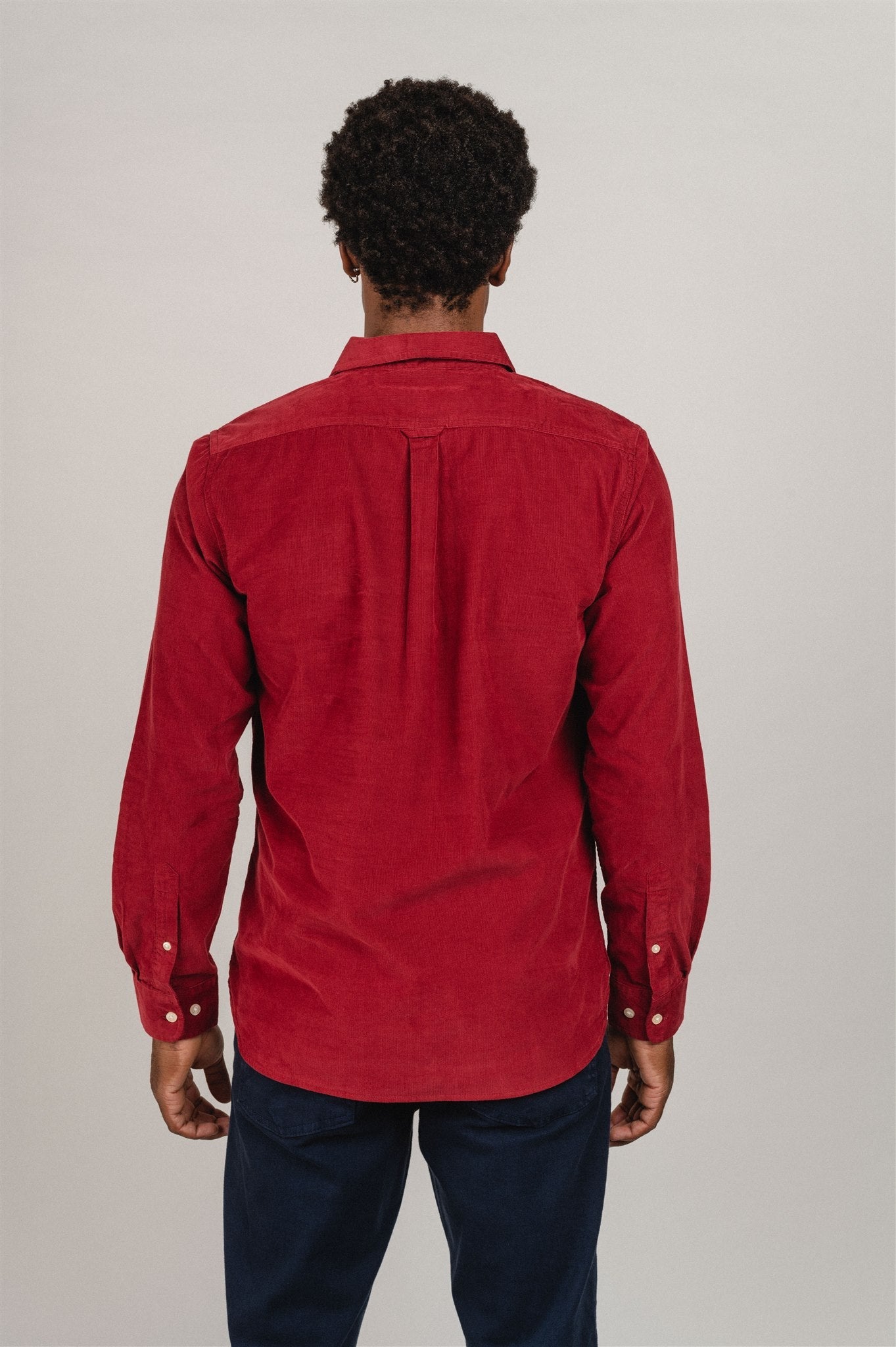 Chemise rouge en velours fin de coton bio - baby cord custom fit shirt rhubarb