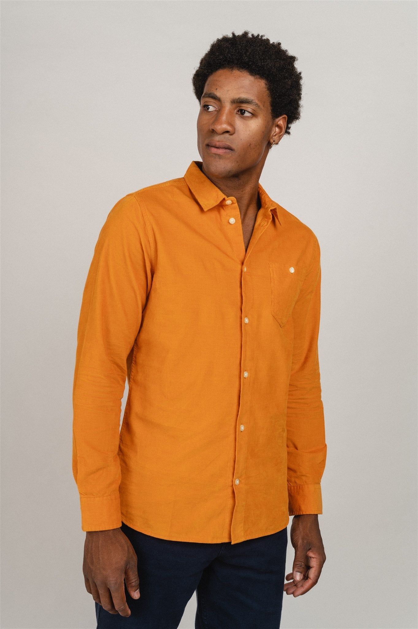 Chemise orange en velours fin de coton bio - baby cord custom fit shirt desert sun