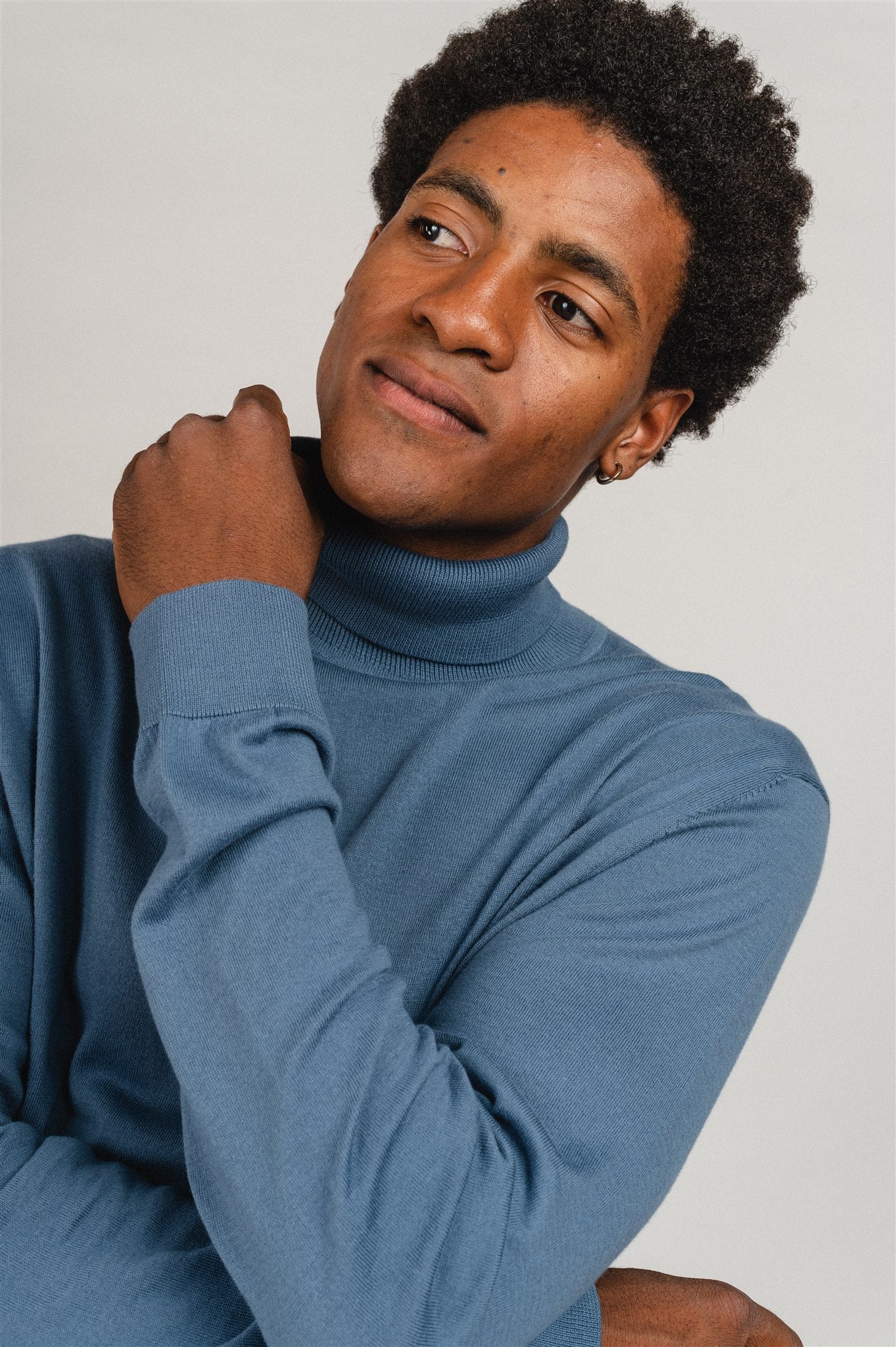Pull col roulé bleu en coton bio - glaan solid blue steel