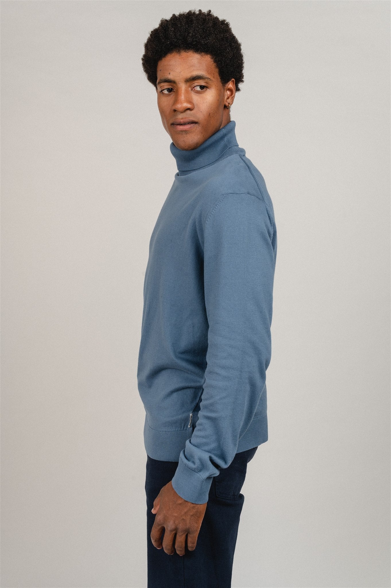 Pull col roulé bleu en coton bio - glaan solid blue steel