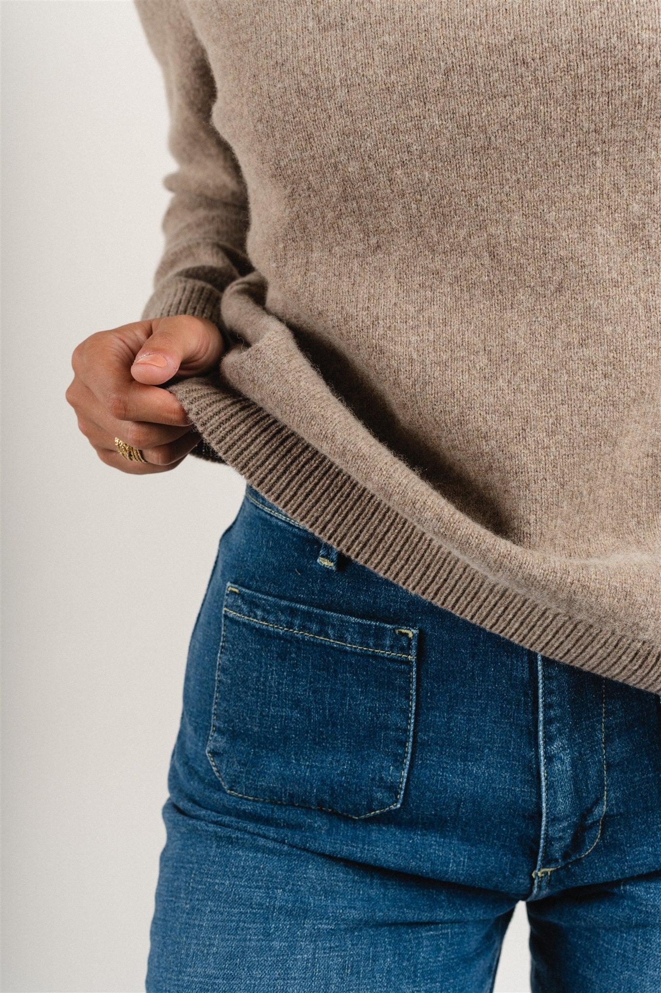 Pull col rond marron en laine mérinos recyclée - warm taupe