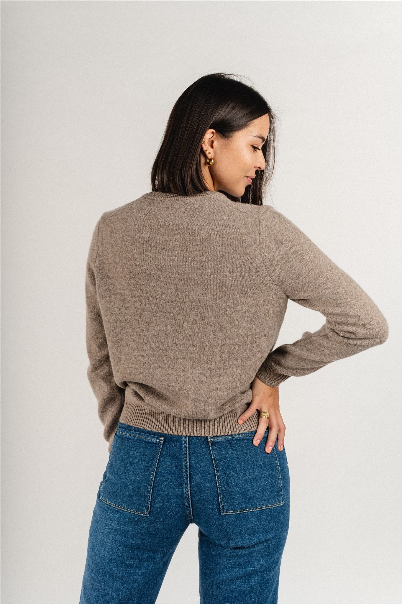 Pull col rond marron en laine mérinos recyclée - warm taupe