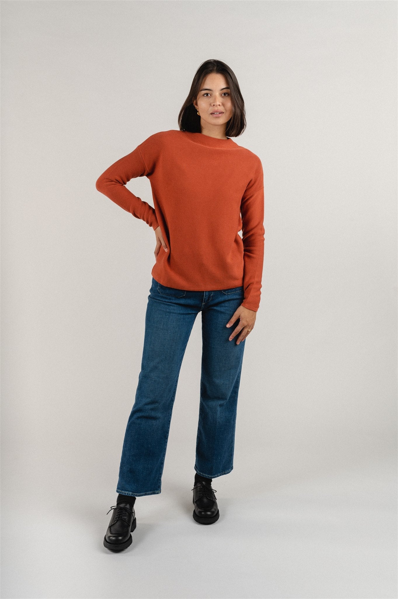 Pull à col rond terracotta en coton bio - medinaa brick