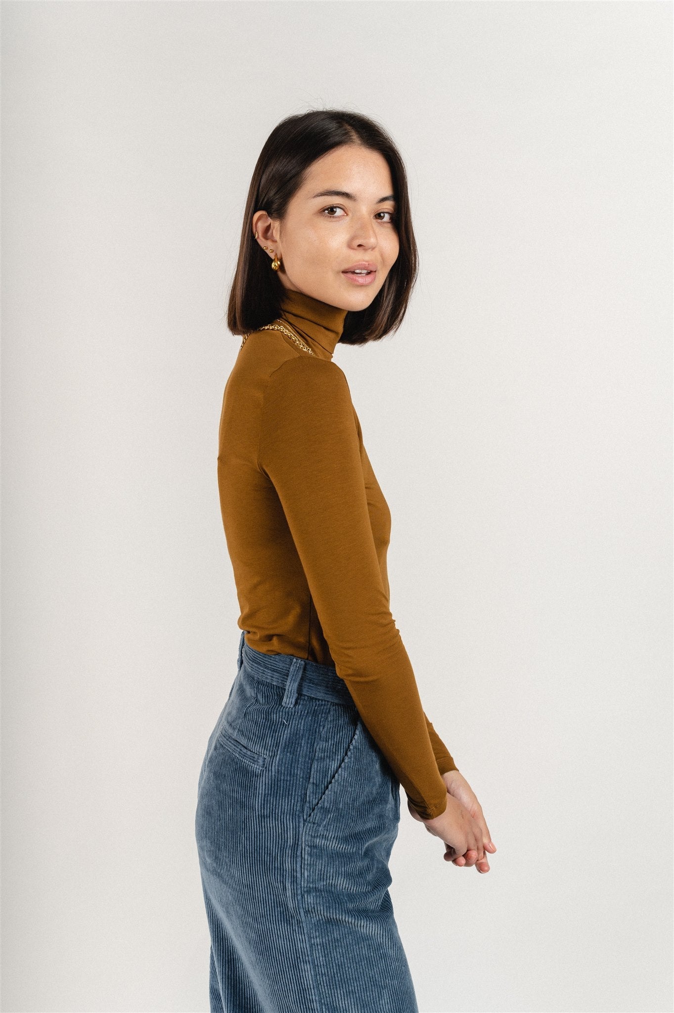 Col roulé camel en coton bio et modal - ester monks robe