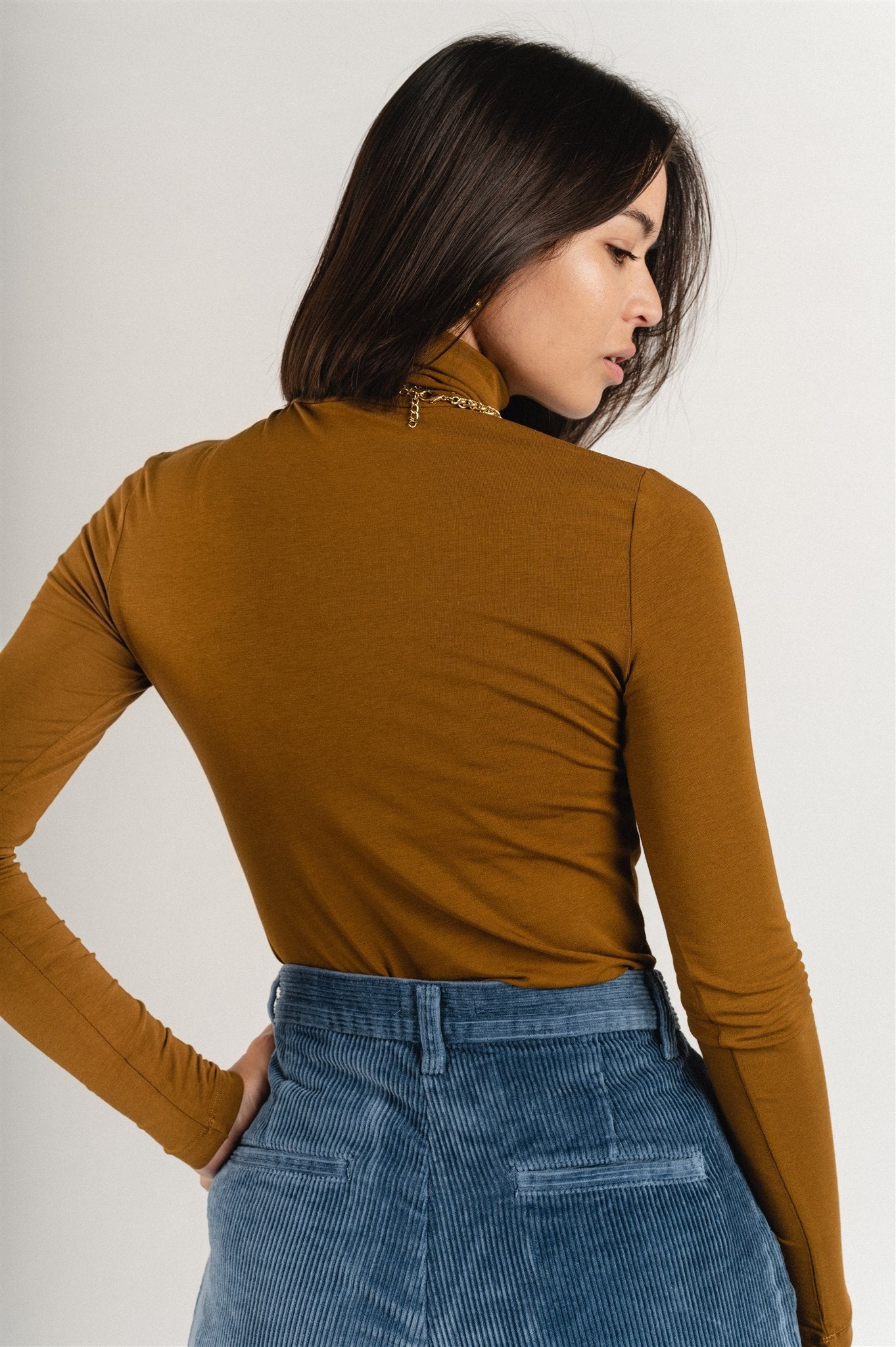 Col roulé camel en coton bio et modal - ester monks robe