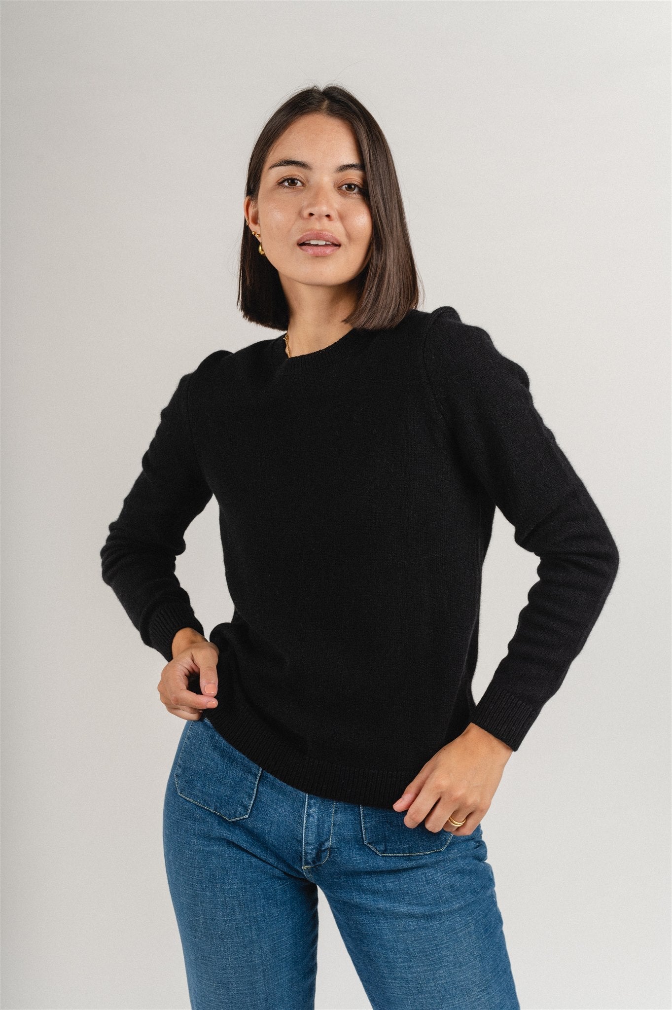 Pull col rond noir en laine mérinos recyclée - deep black