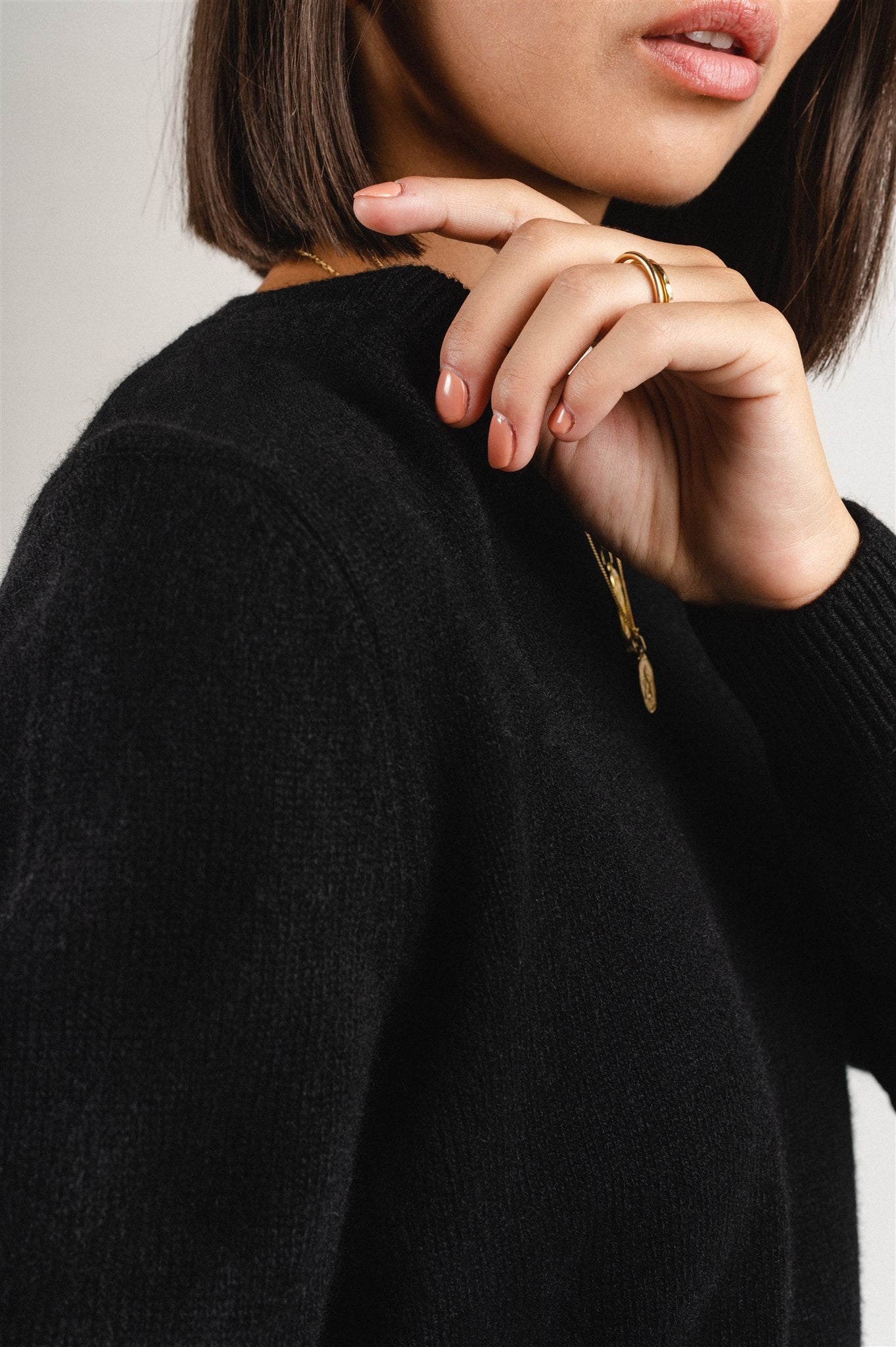 Pull col rond noir en laine mérinos recyclée - deep black