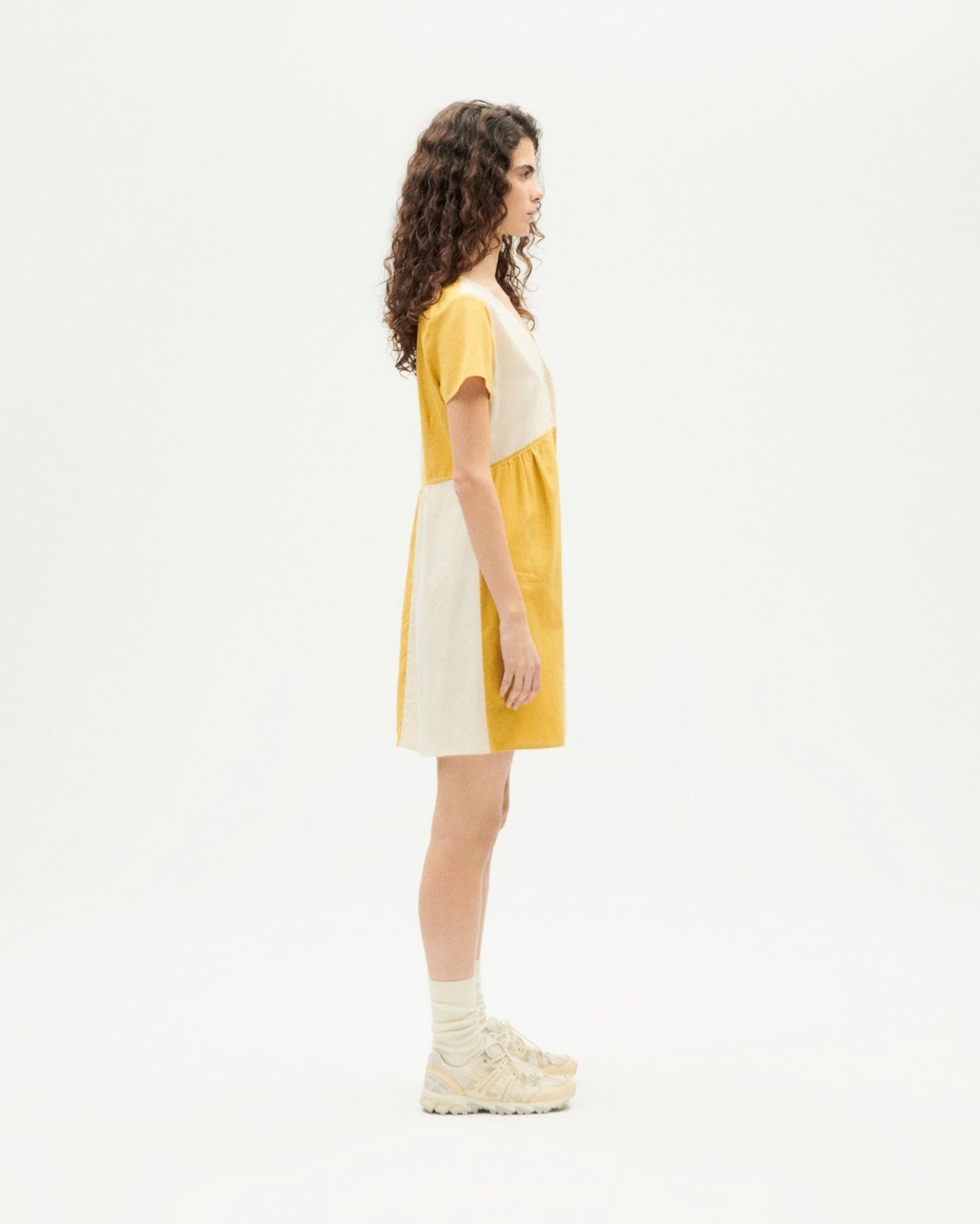 Robe en coton bio | Jaune et écru "ambar patched hebe dress ivory"