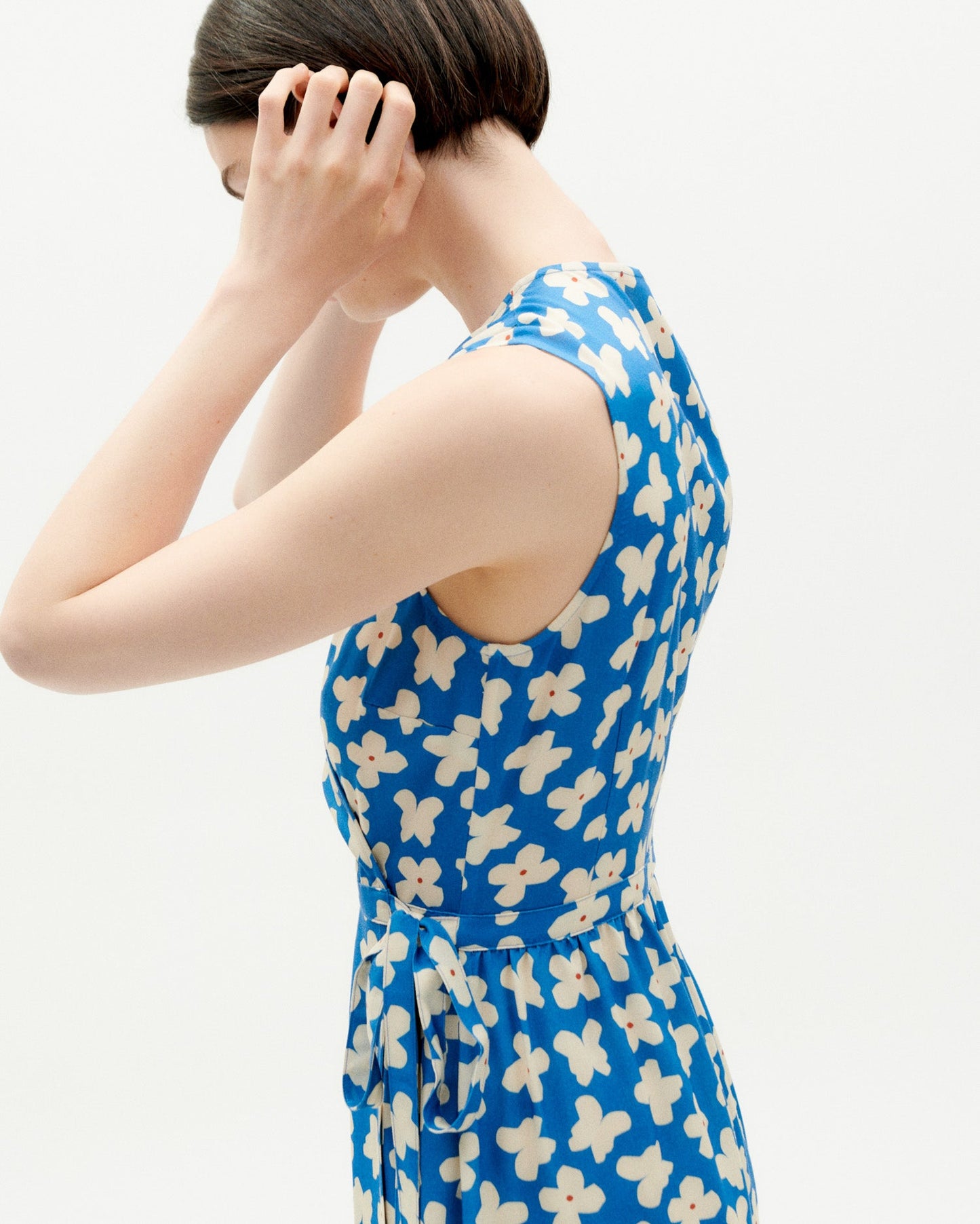 Robe midi à motifs en ecovero | bleu "small butterfly amapola dress"