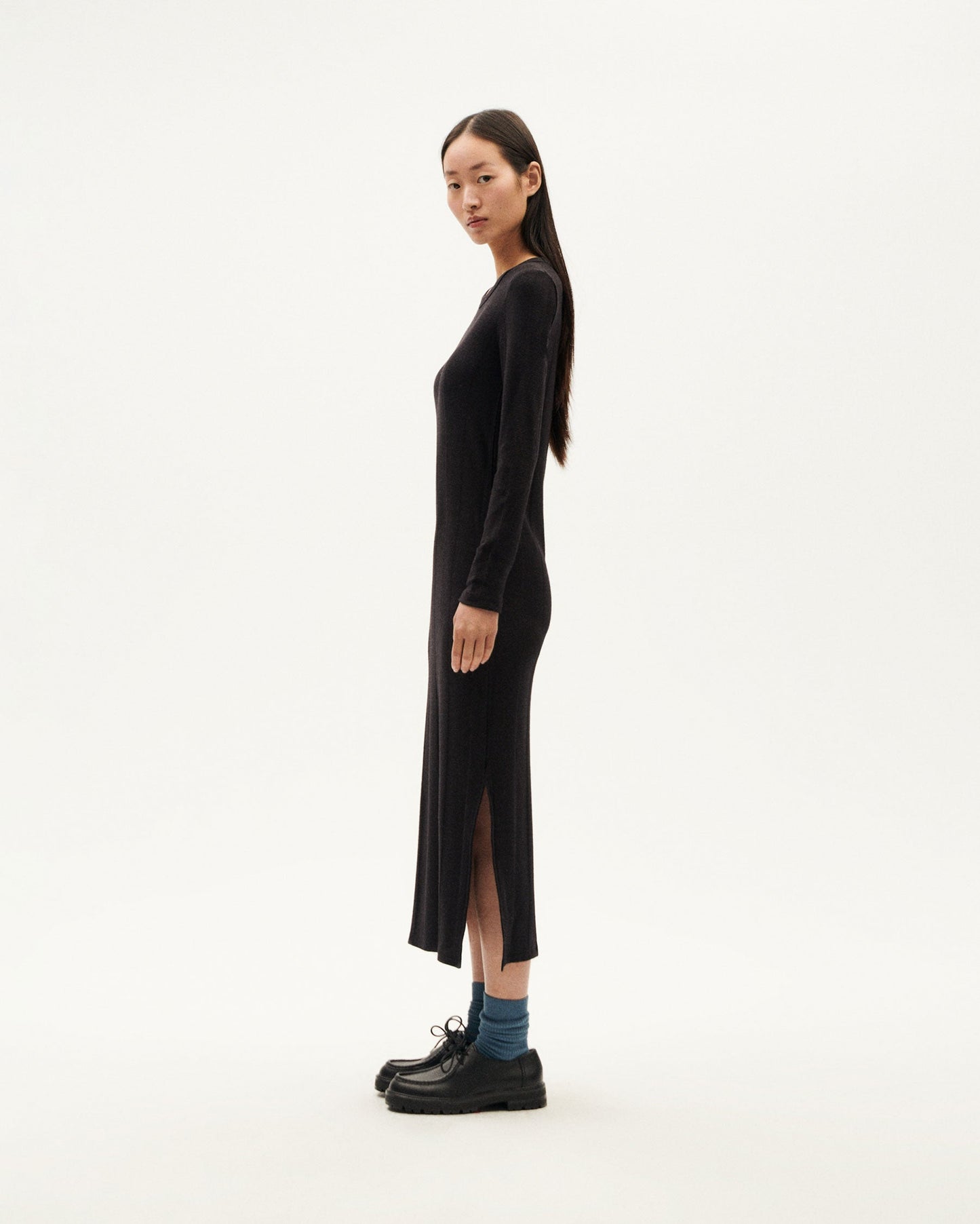 Robe en mélange coton bio, laine et fibres recyclés | noir "black gina dress - black"
