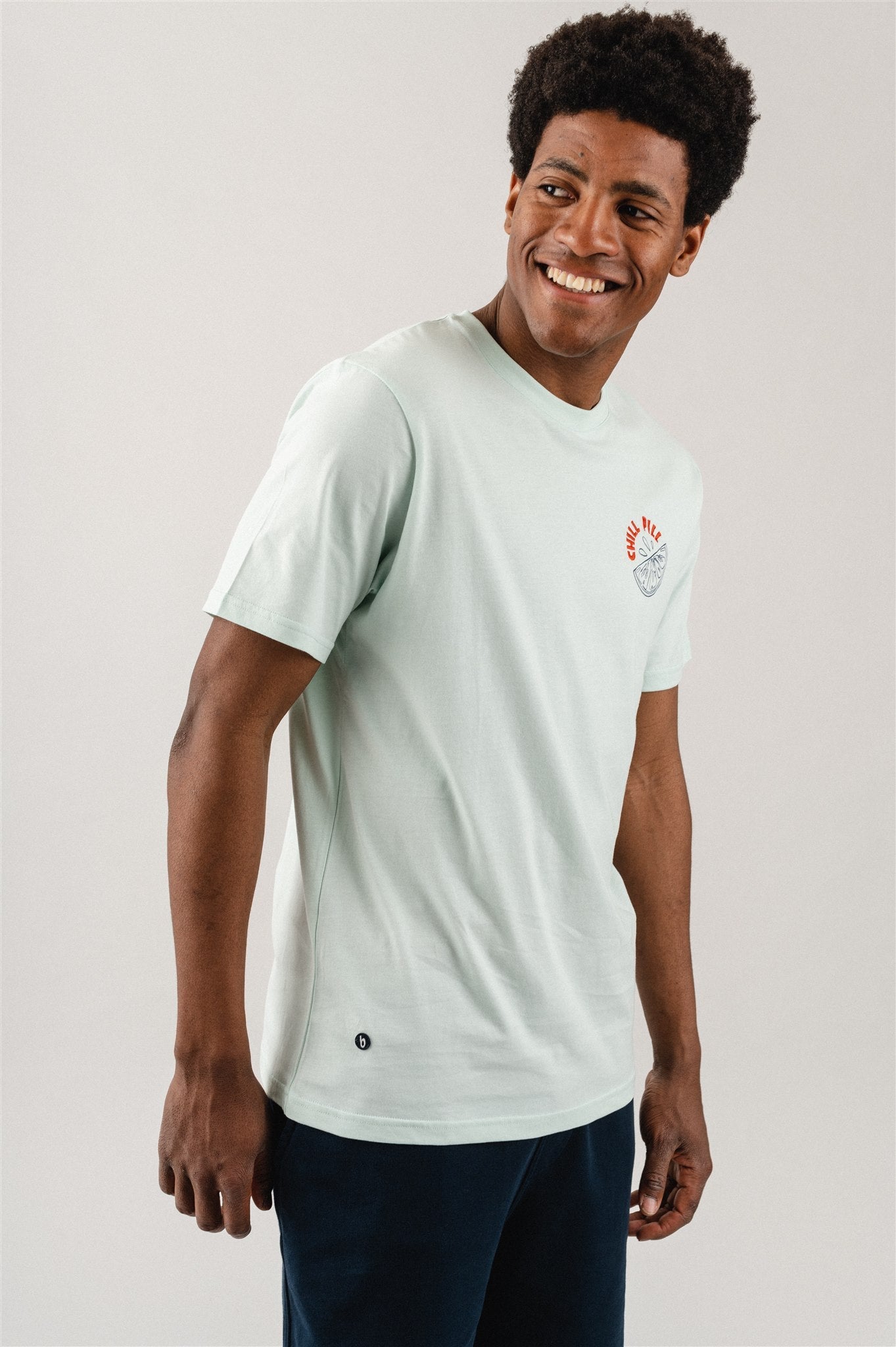 T-shirt bleu clair brodé en coton bio - bleu chill pill t-shirt acqua blue